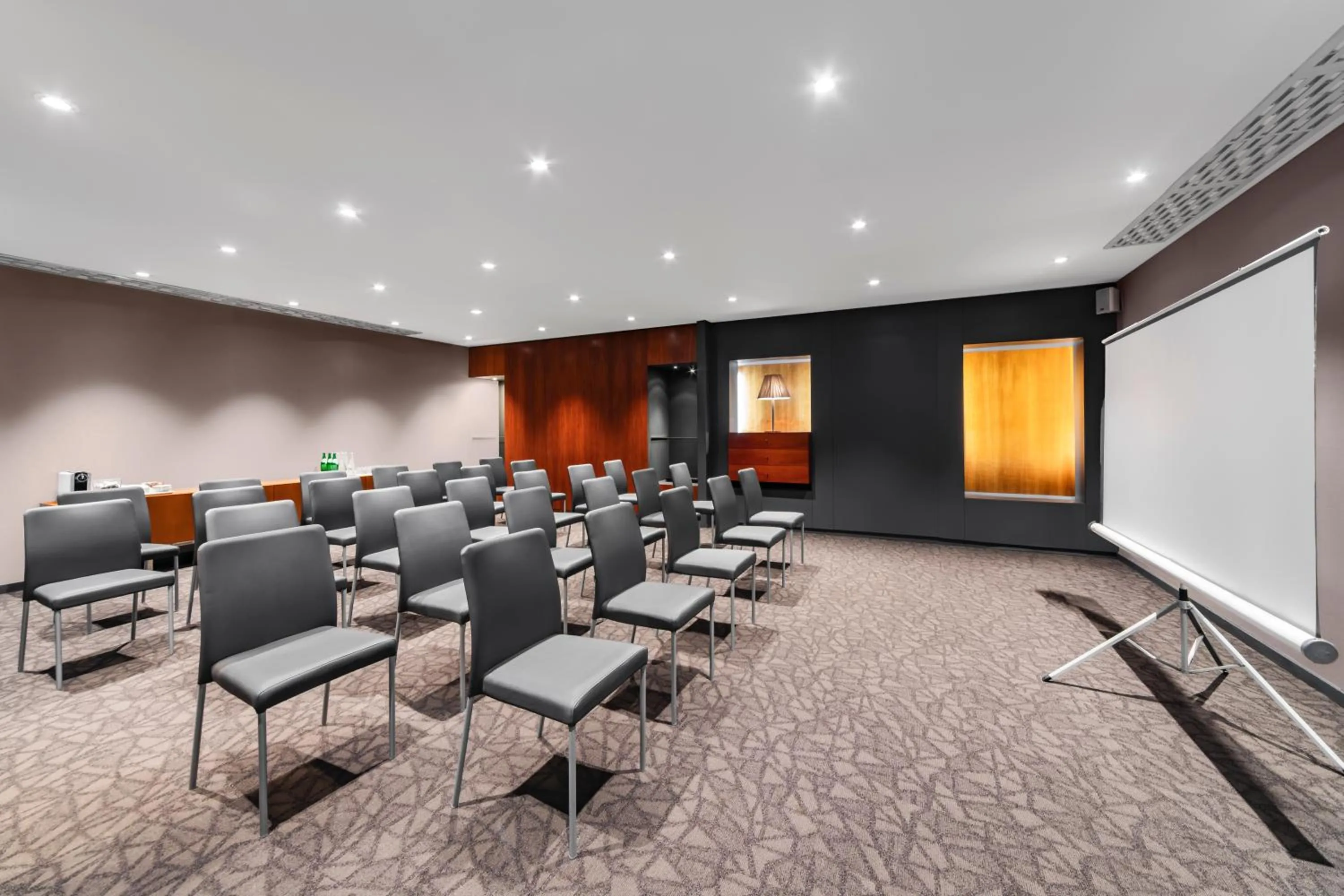 Meeting/conference room in Eurostars Lisboa Parque