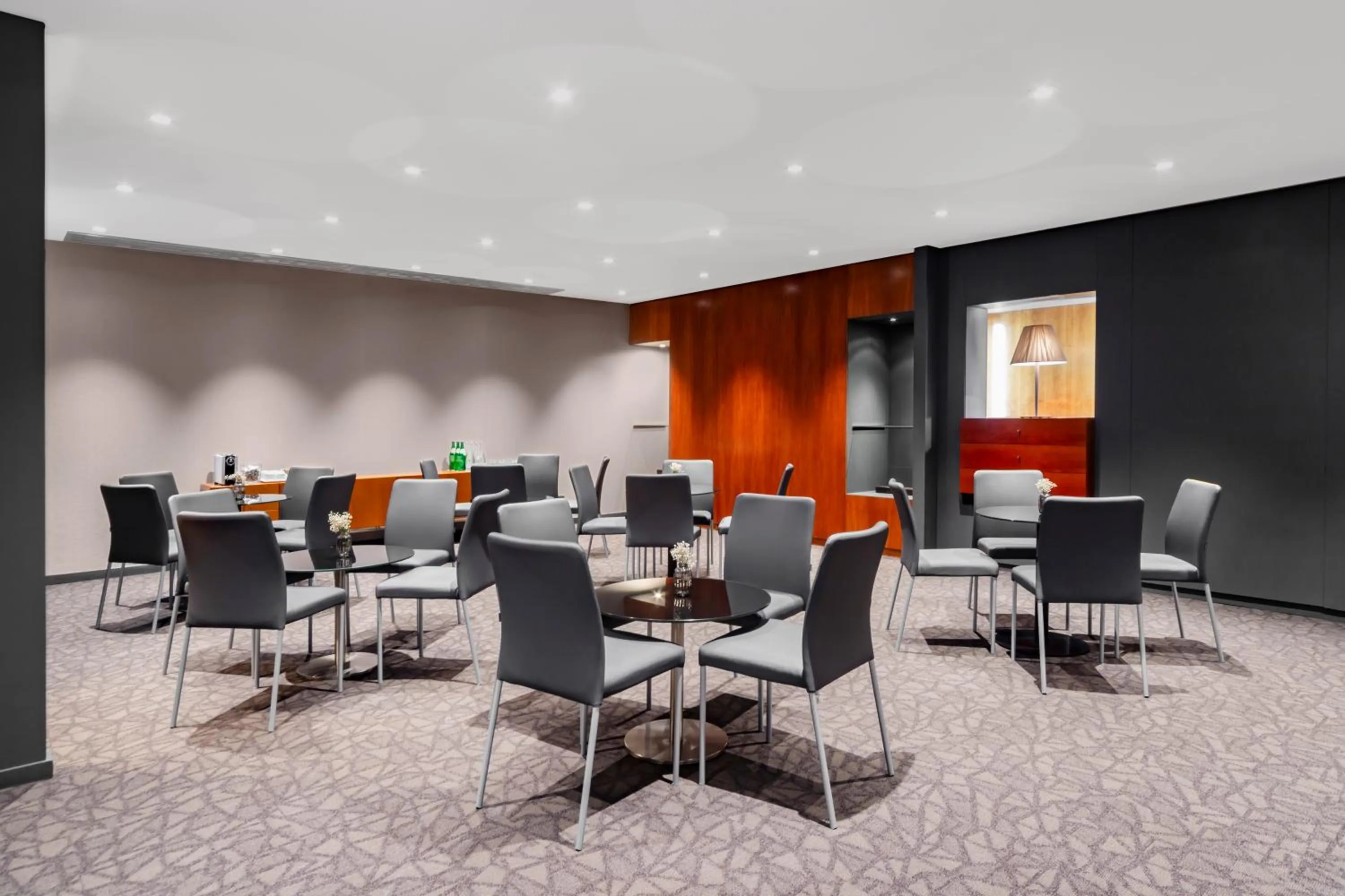 Meeting/conference room in Eurostars Lisboa Parque