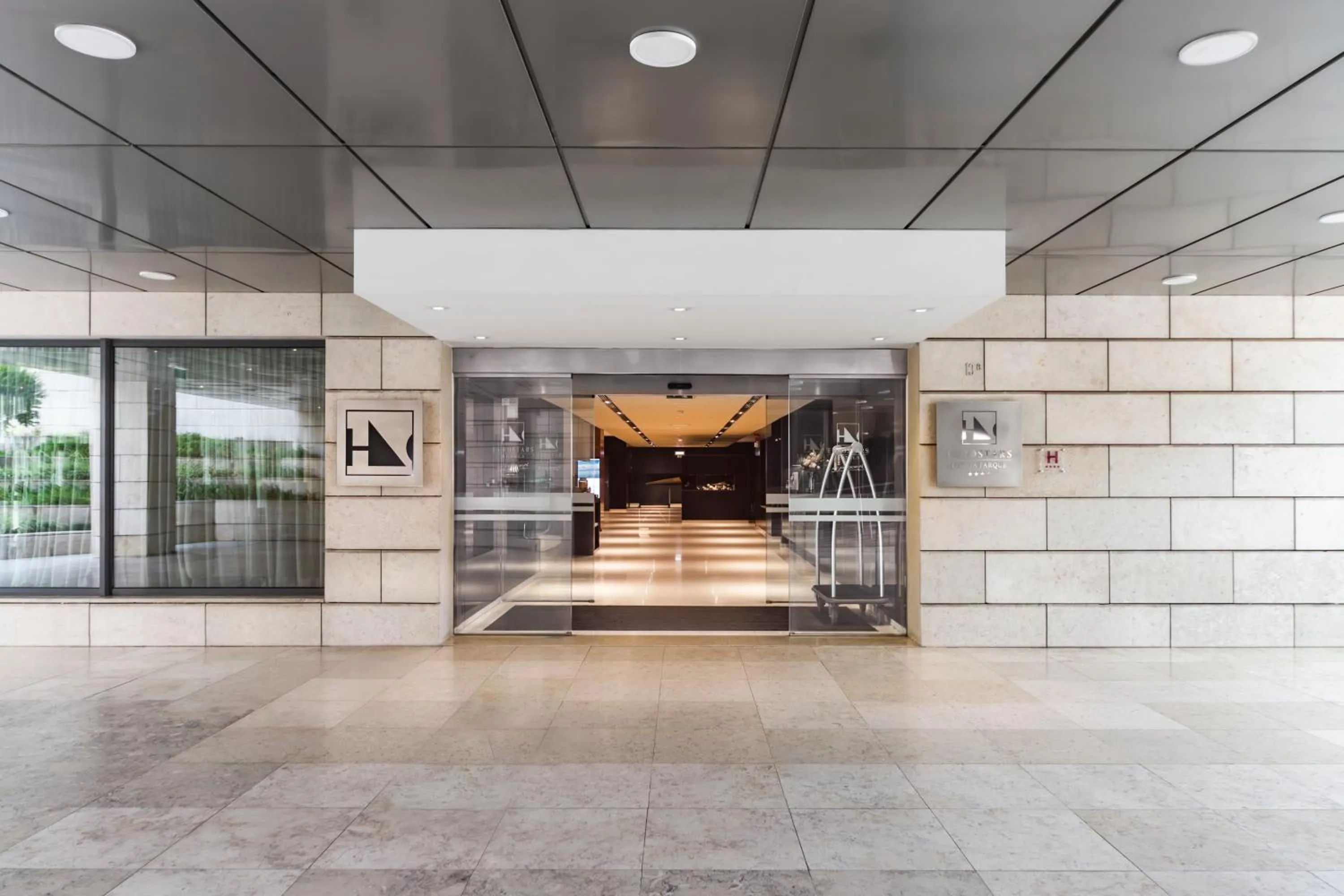 Facade/entrance in Eurostars Lisboa Parque