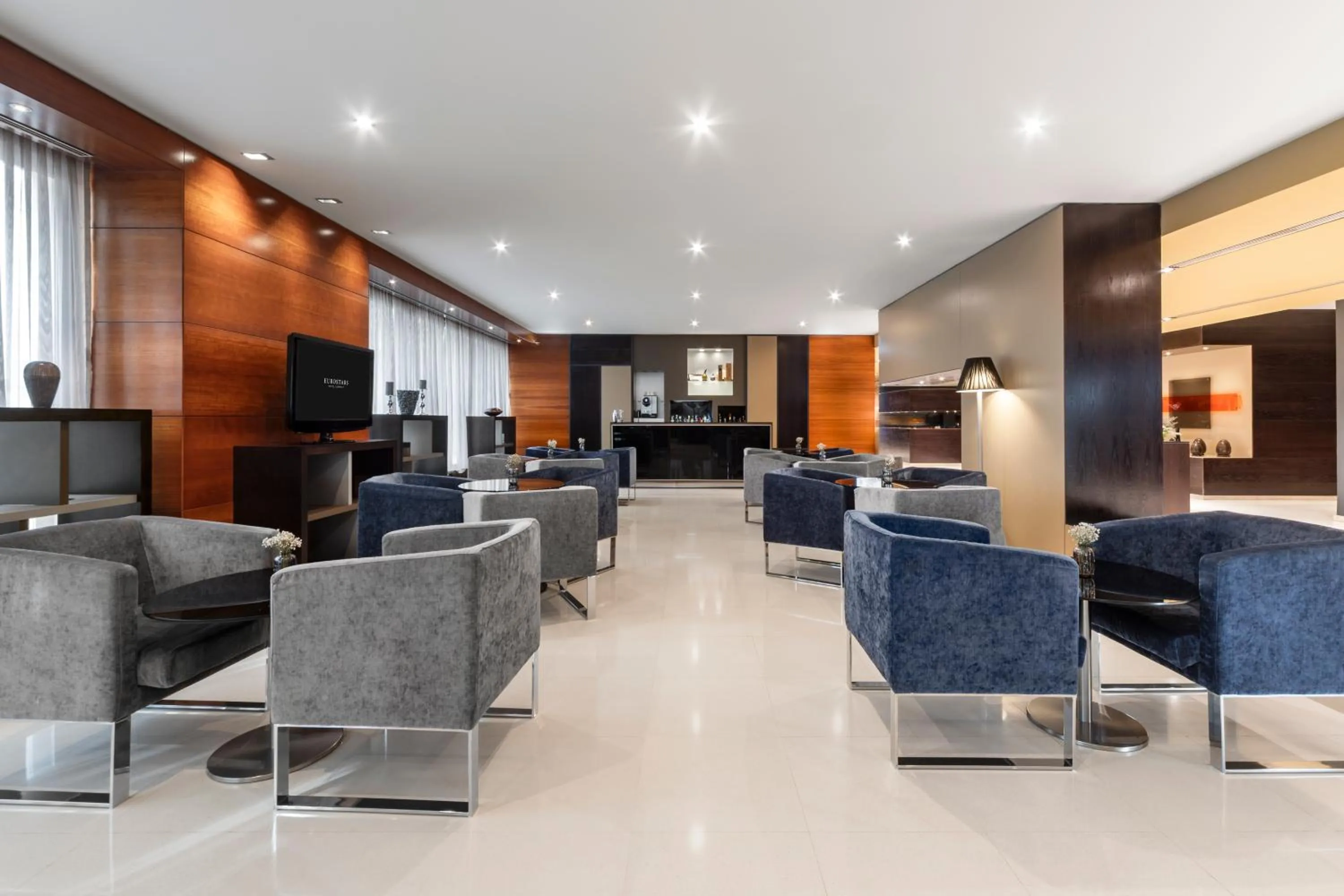 Lounge or bar in Eurostars Lisboa Parque
