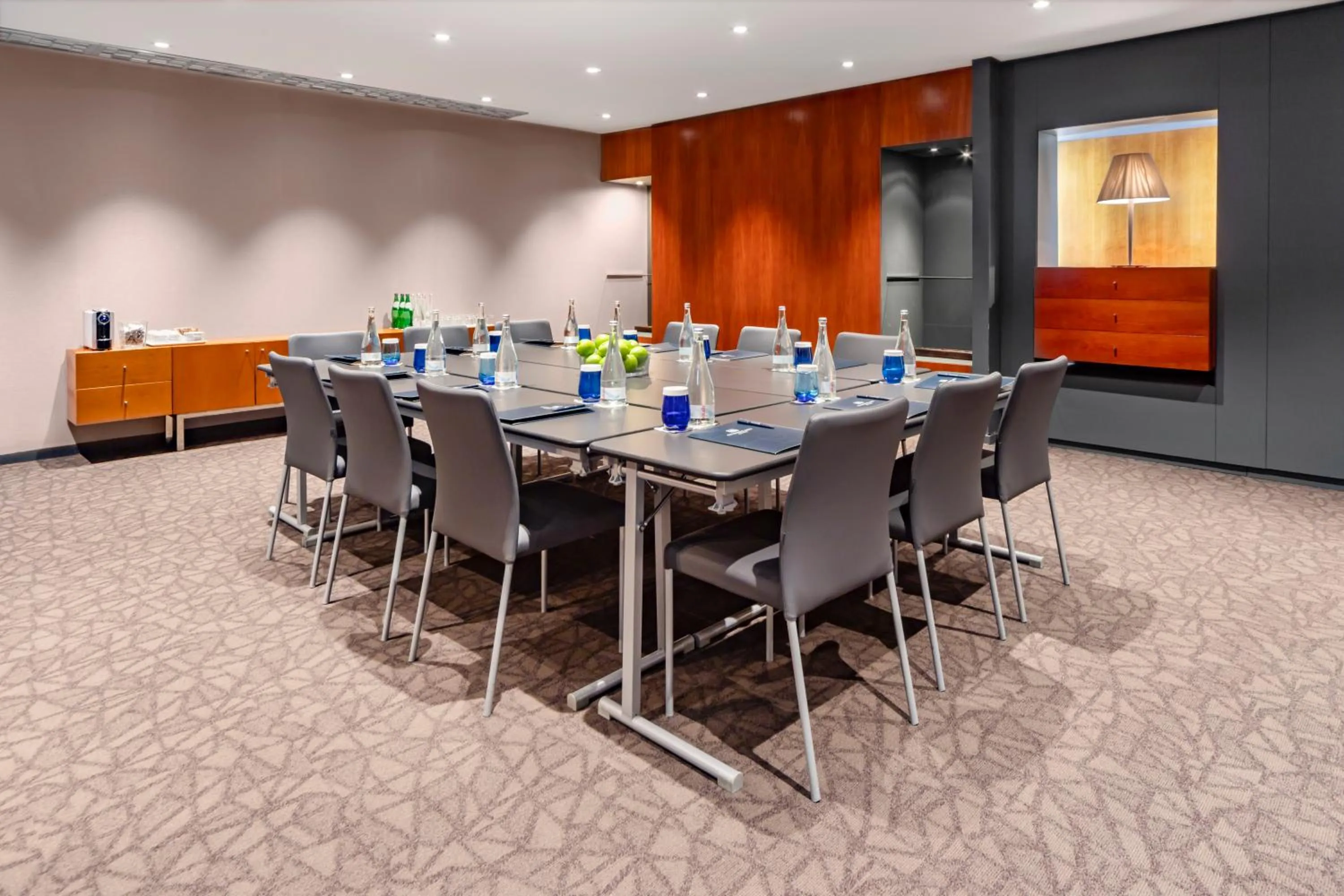 Meeting/conference room in Eurostars Lisboa Parque