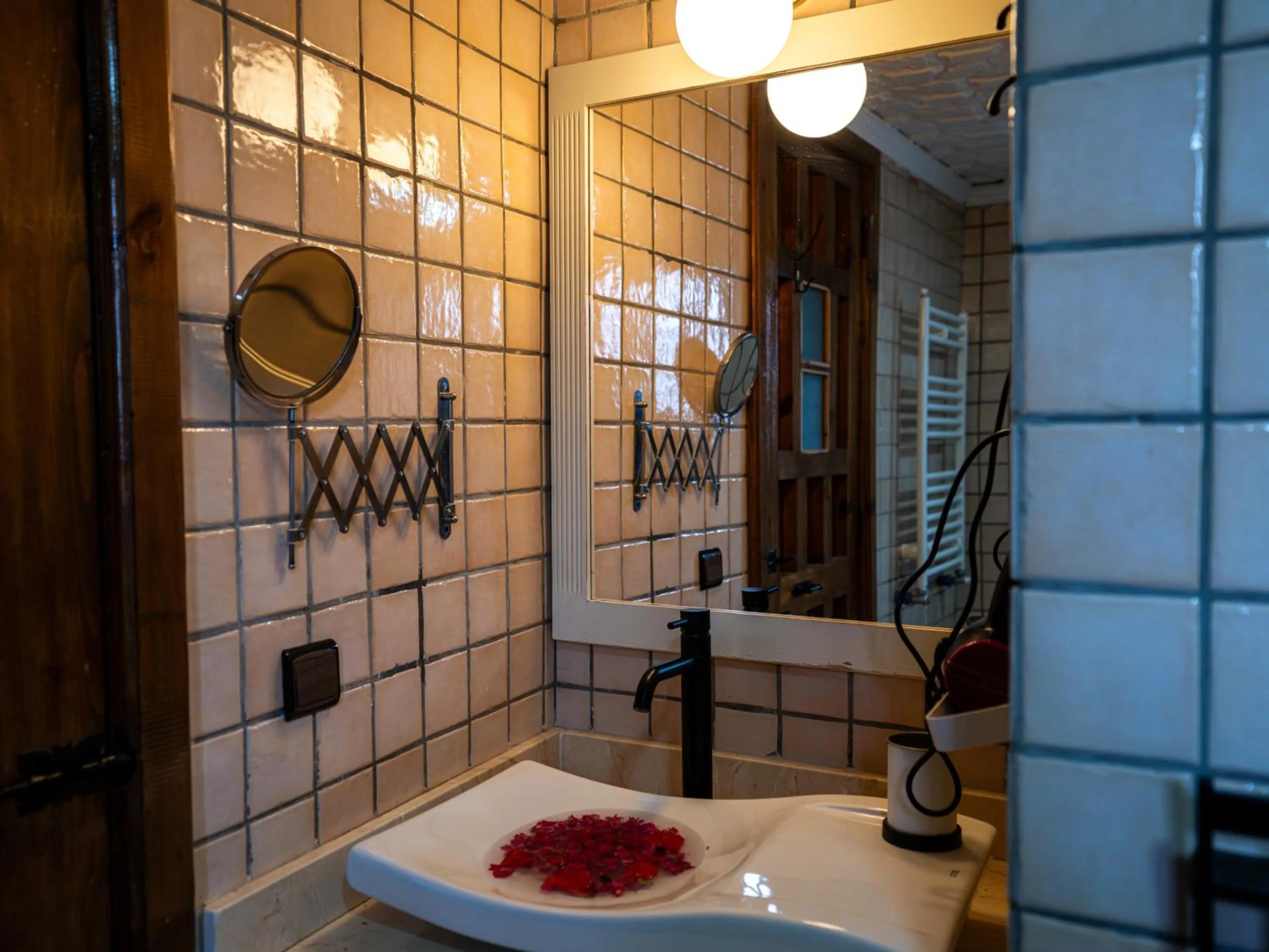 Shower in Resort Hotel El Cortijo & Spa