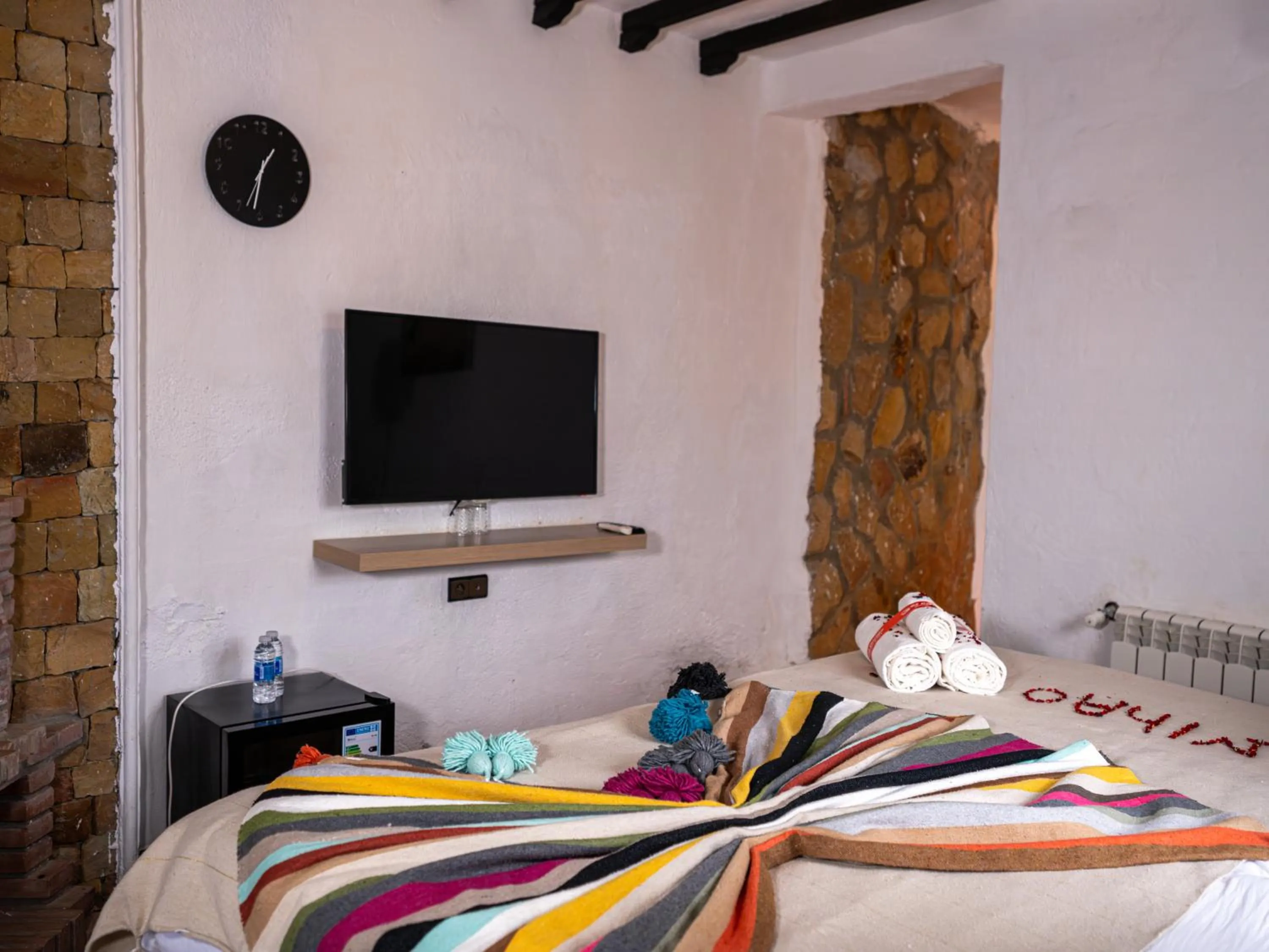 Communal lounge/ TV room, Bed in Resort Hotel El Cortijo & Spa