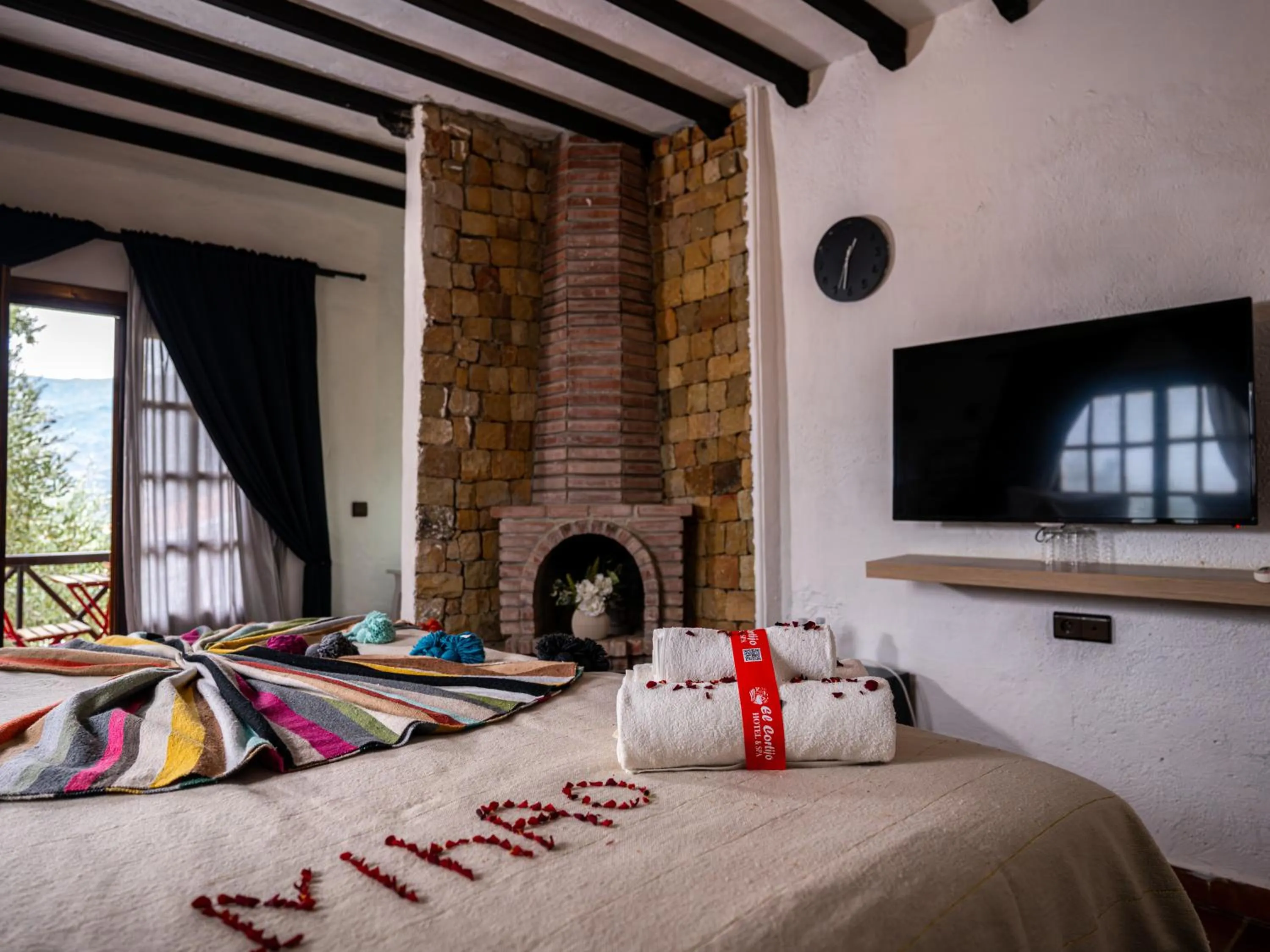 Bed in Resort Hotel El Cortijo & Spa