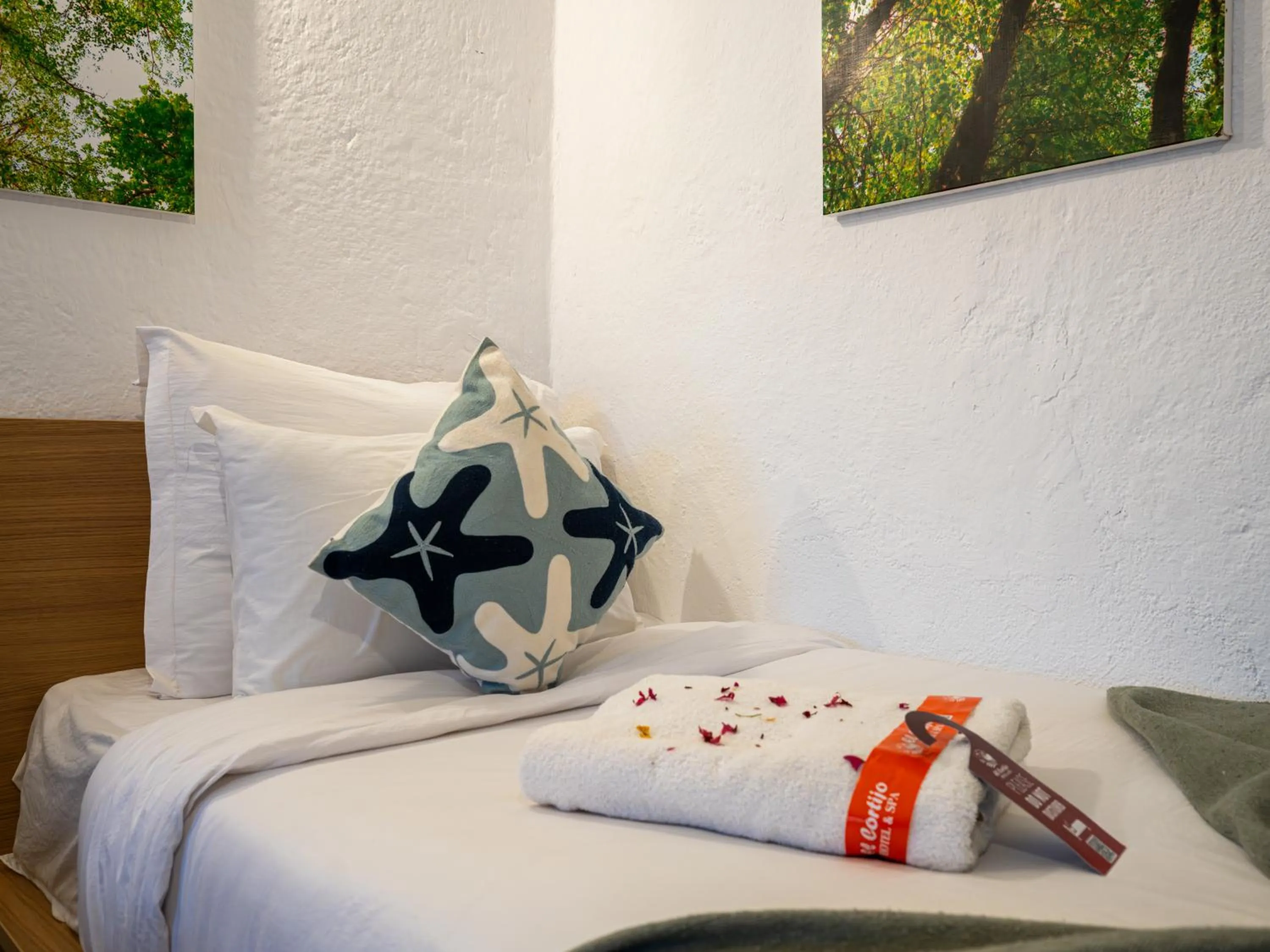 Bed in Resort Hotel El Cortijo & Spa