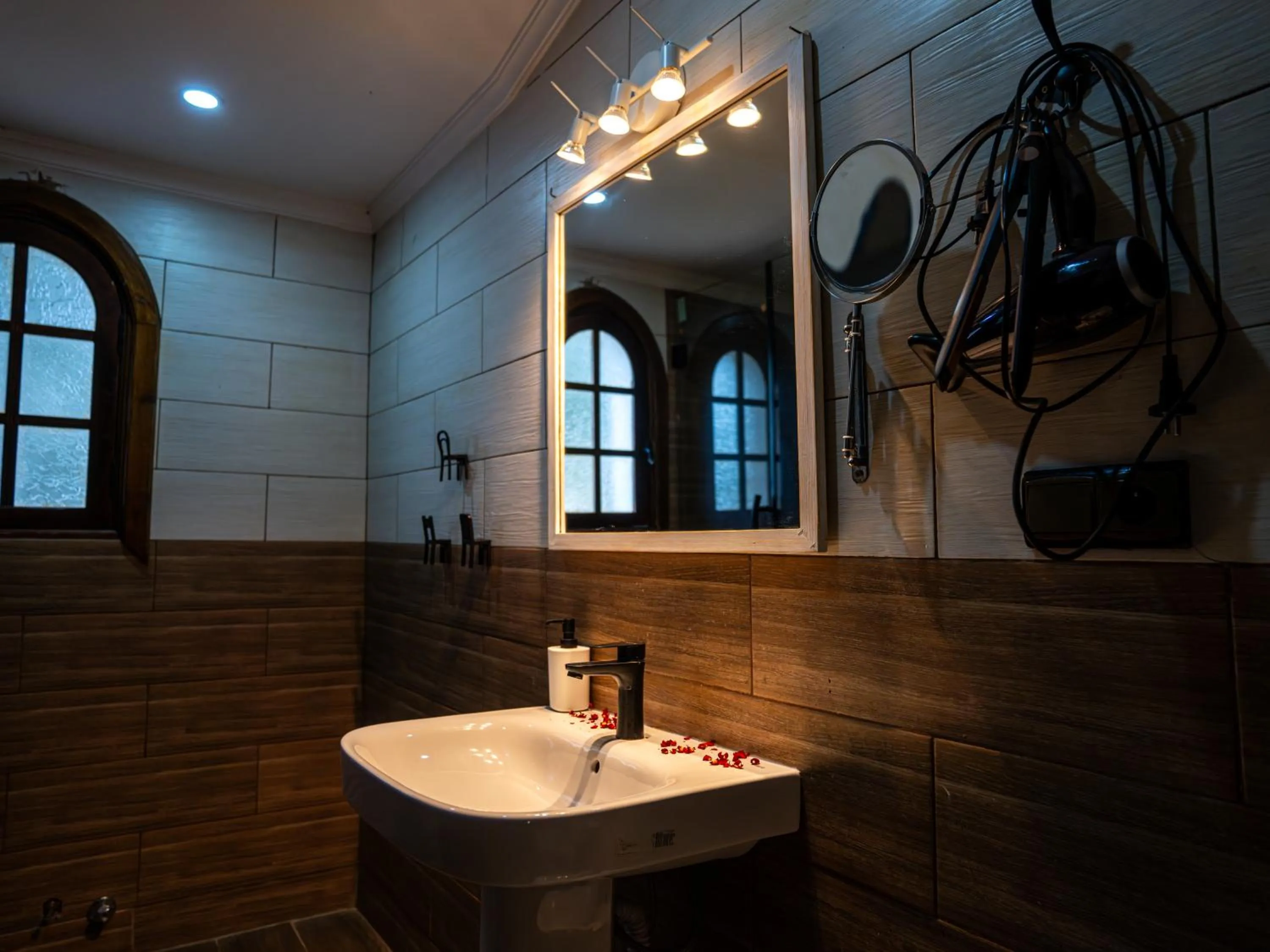 Bathroom in Resort Hotel El Cortijo & Spa