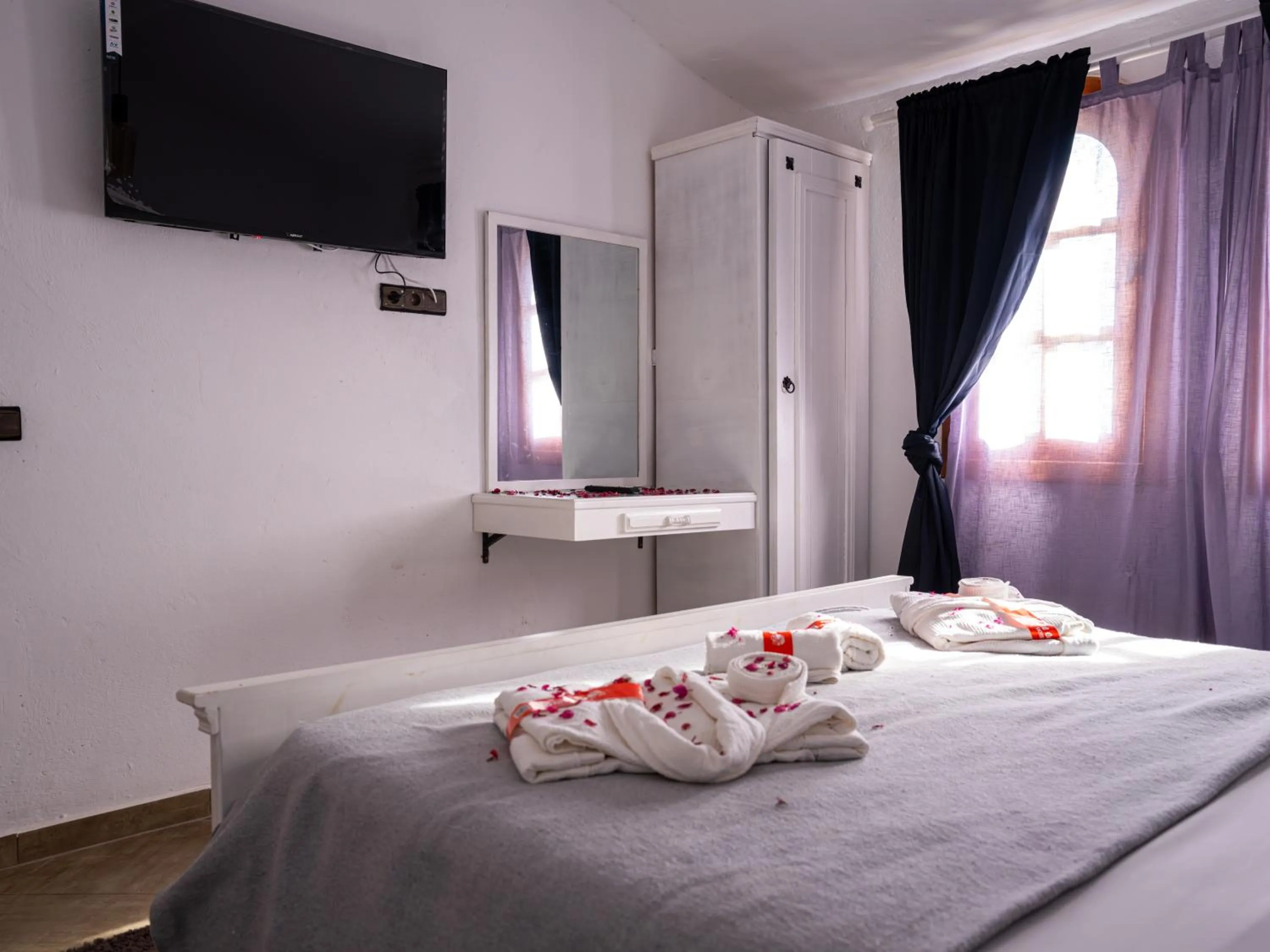 Bed in Resort Hotel El Cortijo & Spa