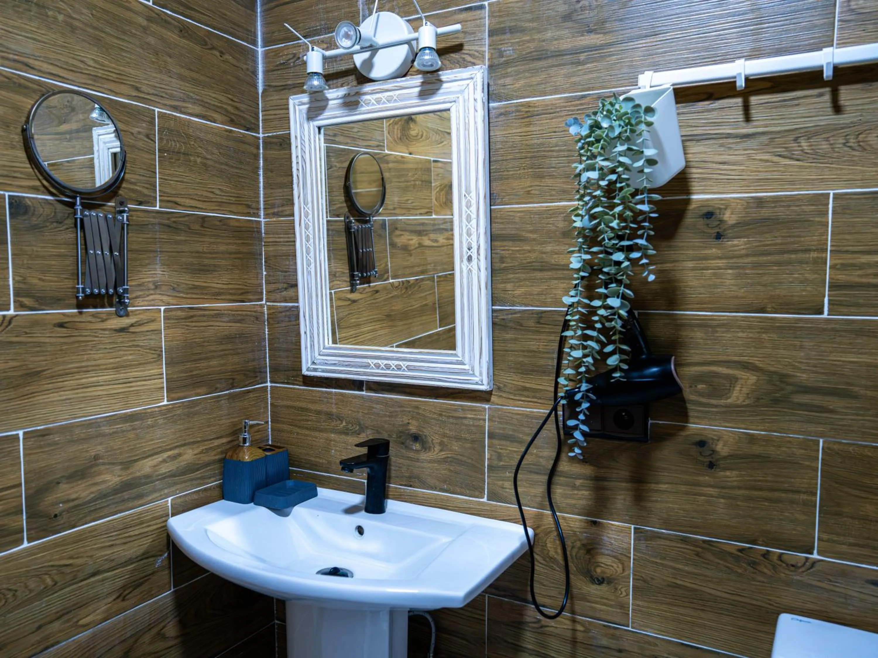 Shower in Resort Hotel El Cortijo & Spa