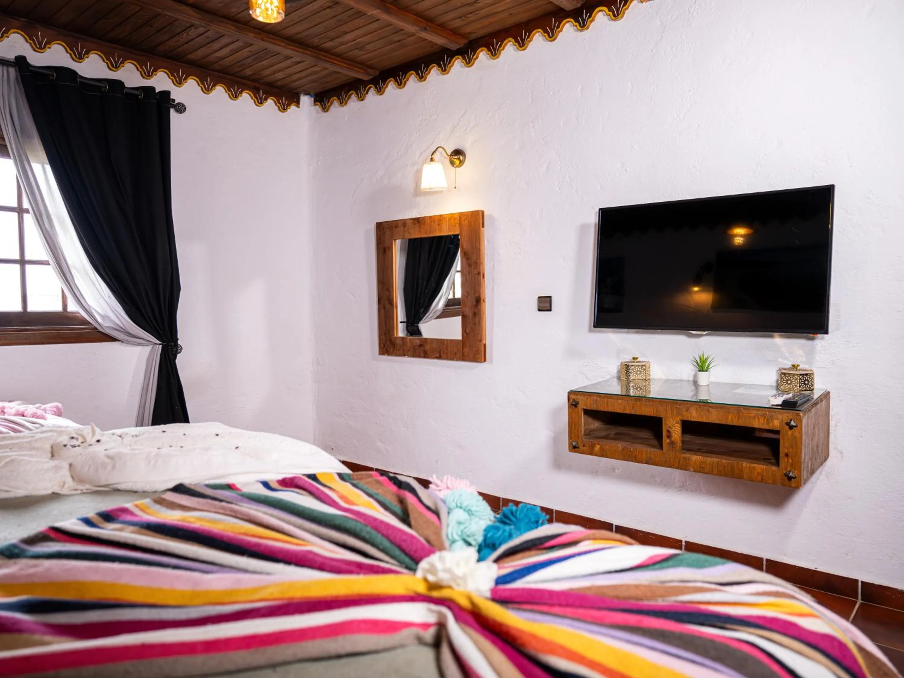 Communal lounge/ TV room, Bed in Resort Hotel El Cortijo & Spa