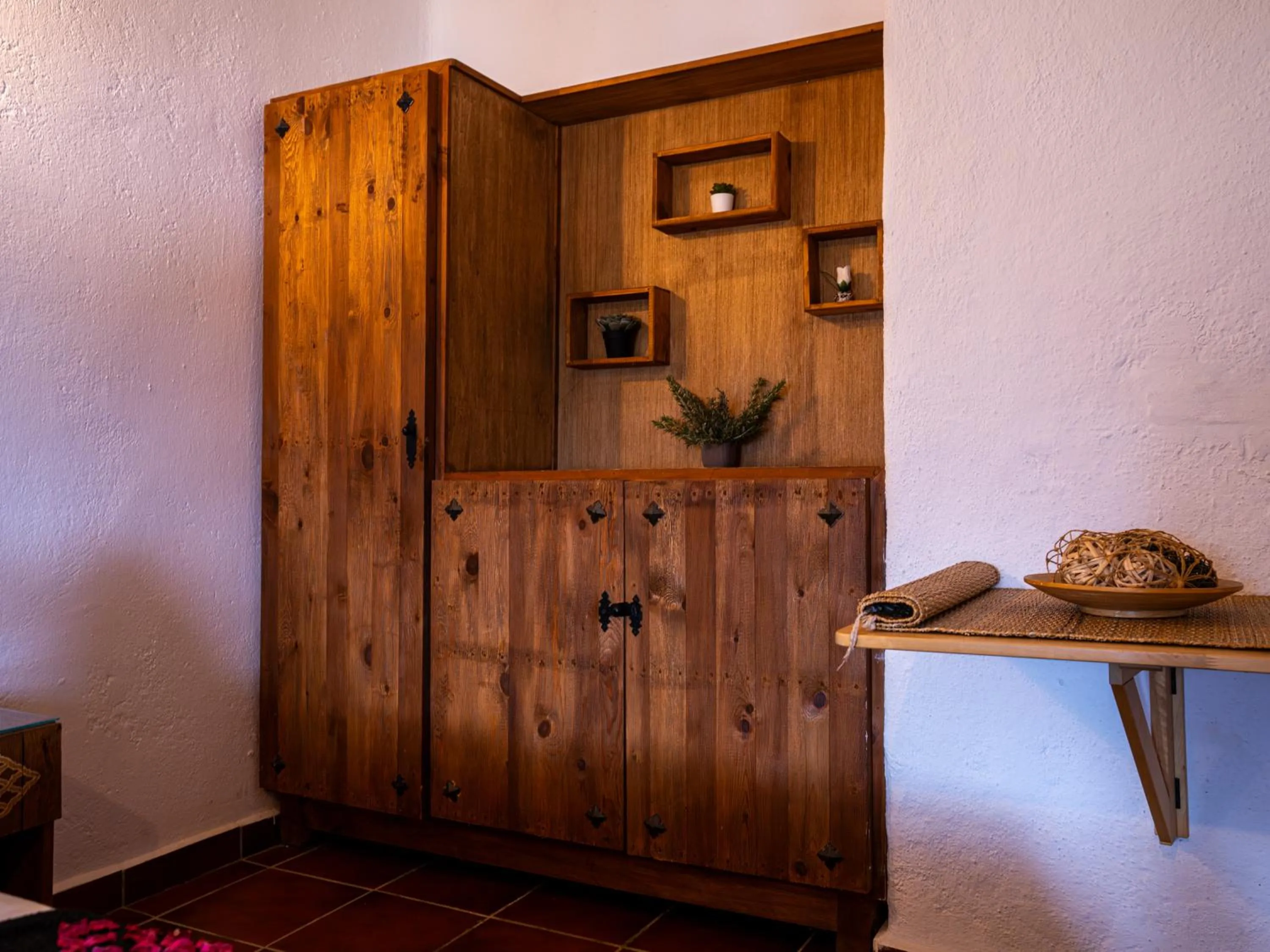 wardrobe in Resort Hotel El Cortijo & Spa