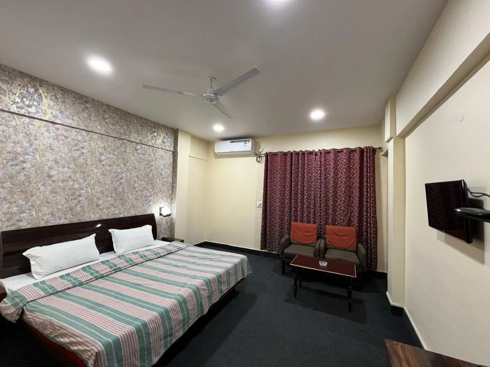 Bed in Gautam Hotel