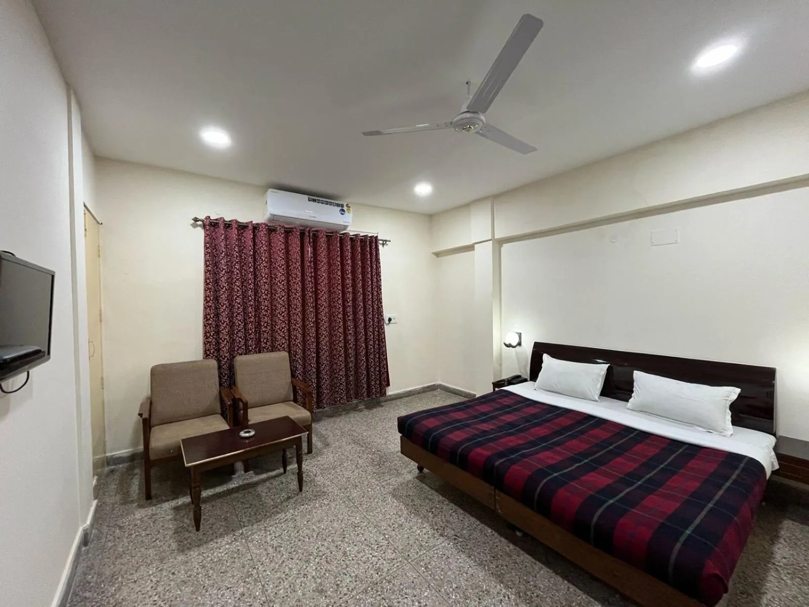 Bed in Gautam Hotel