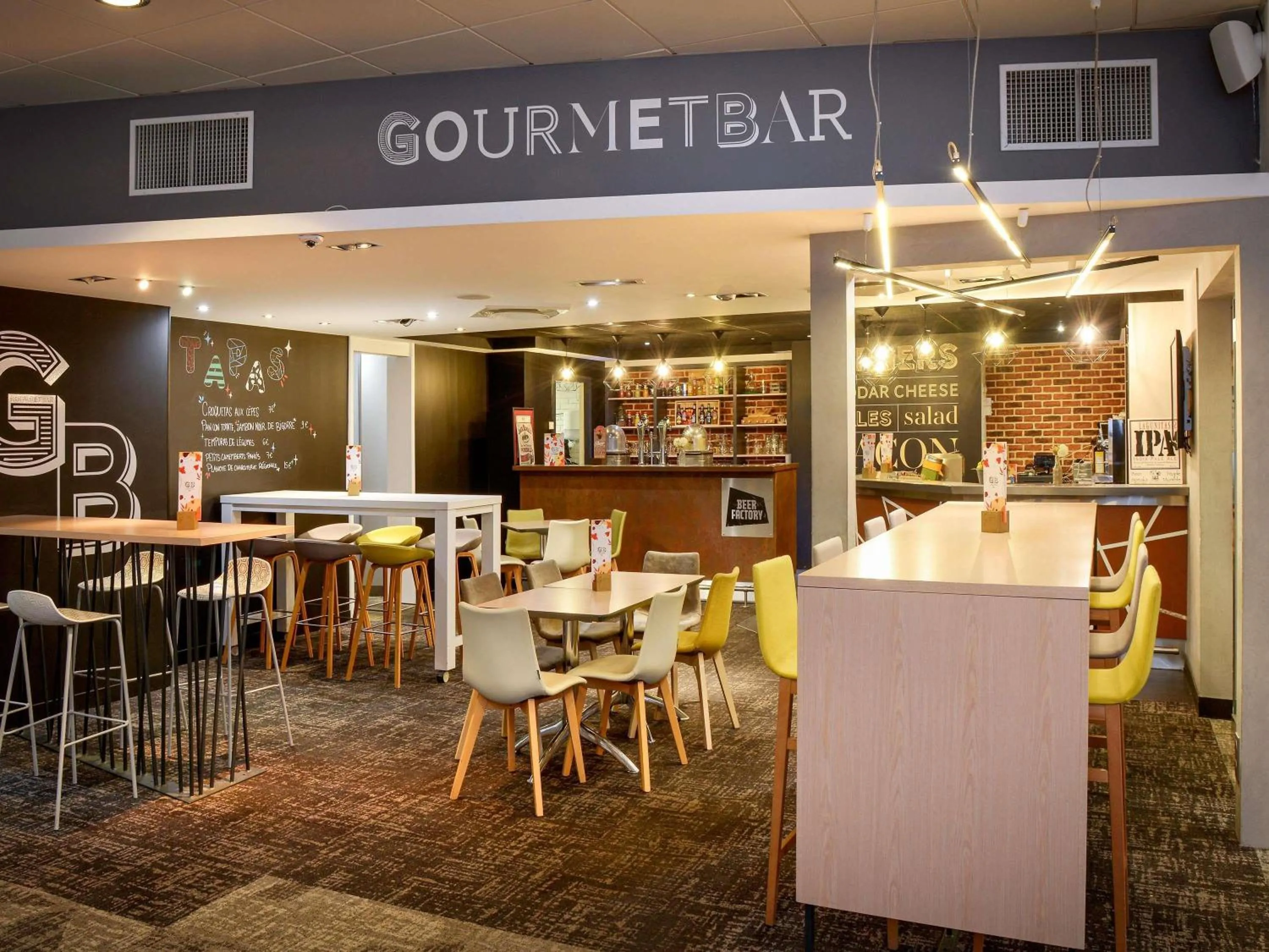 Lounge or bar in Novotel Toulouse Purpan Aéroport