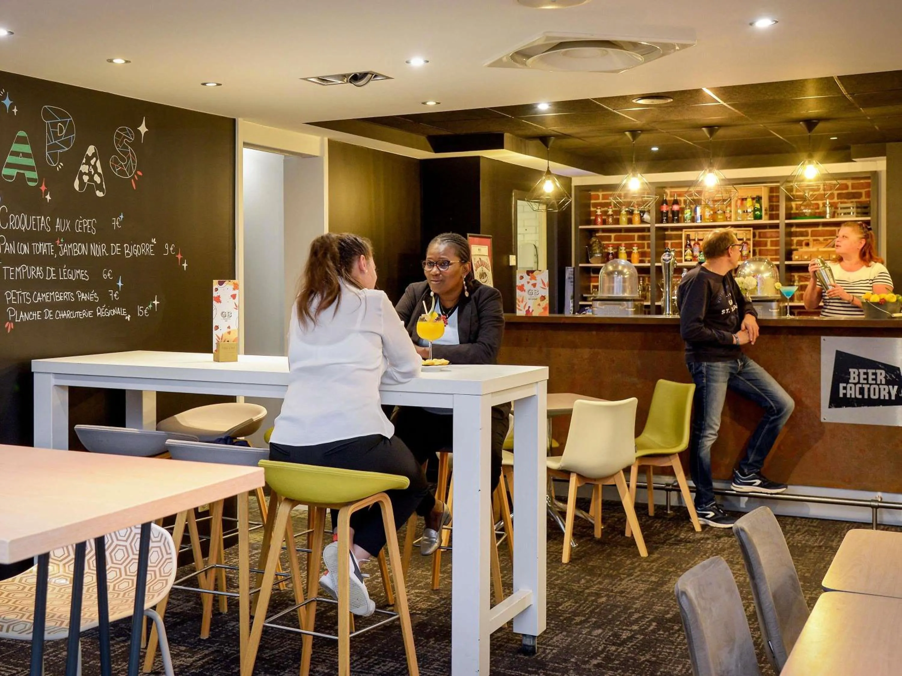 Lounge or bar in Novotel Toulouse Purpan Aéroport