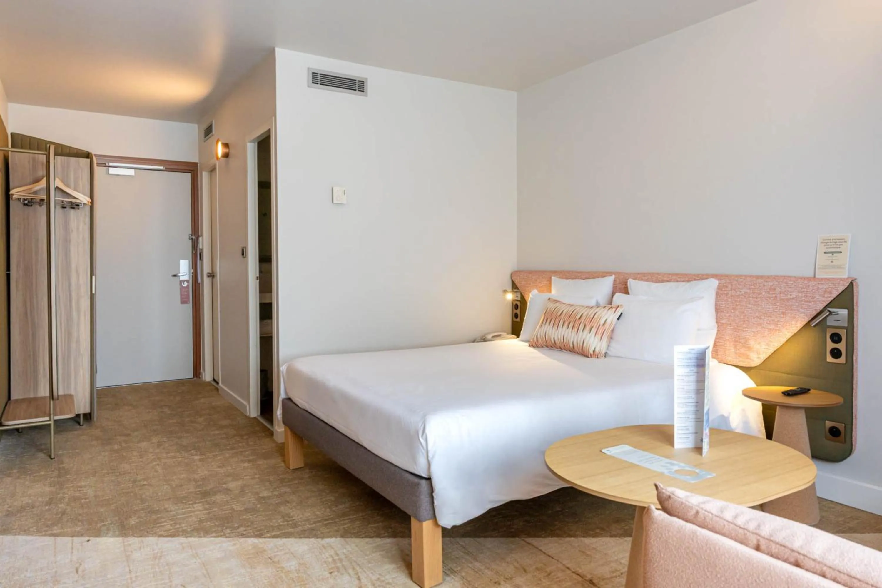 Bed in Novotel Toulouse Purpan Aéroport