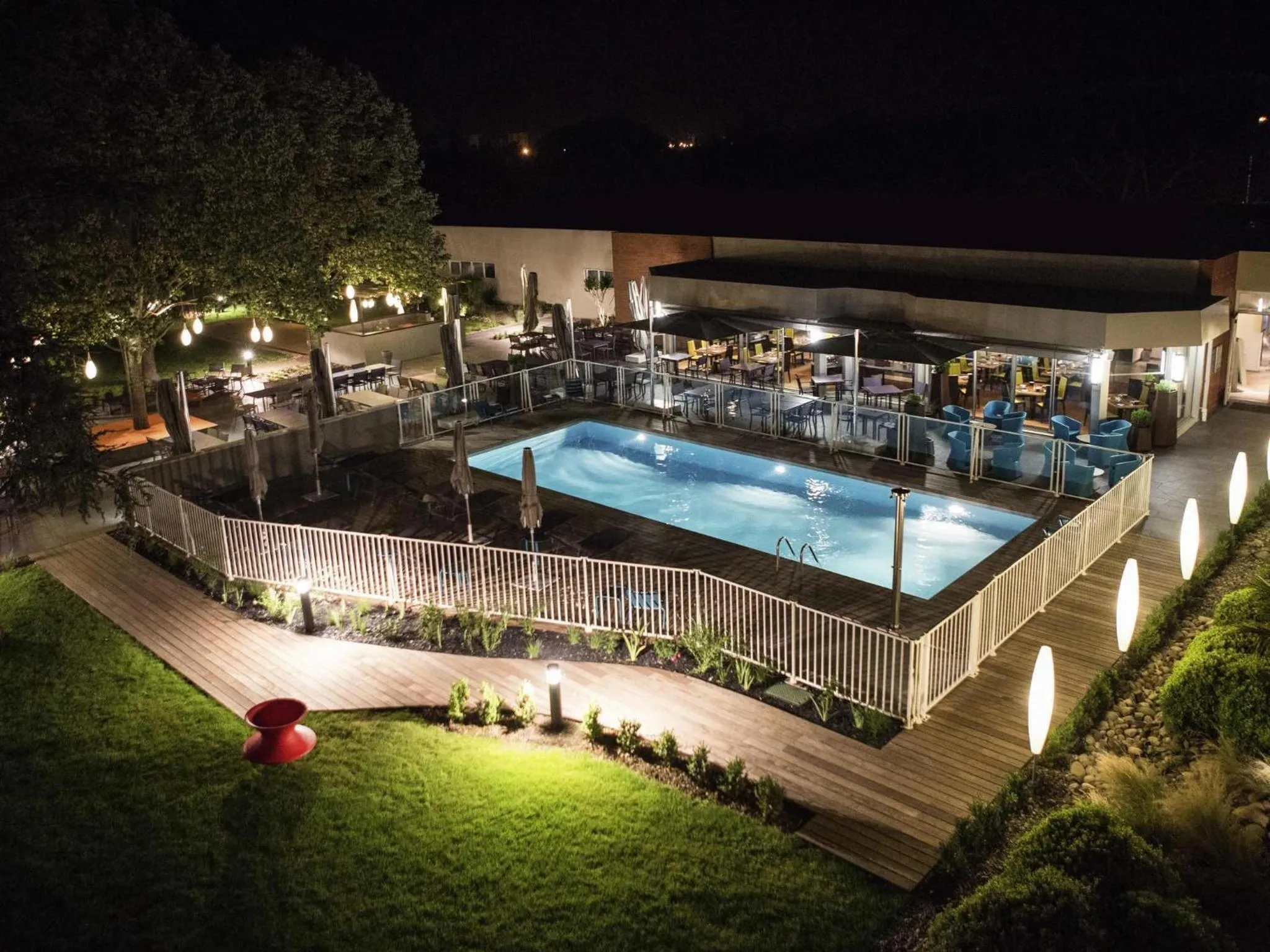 Pool view in Novotel Toulouse Purpan Aéroport