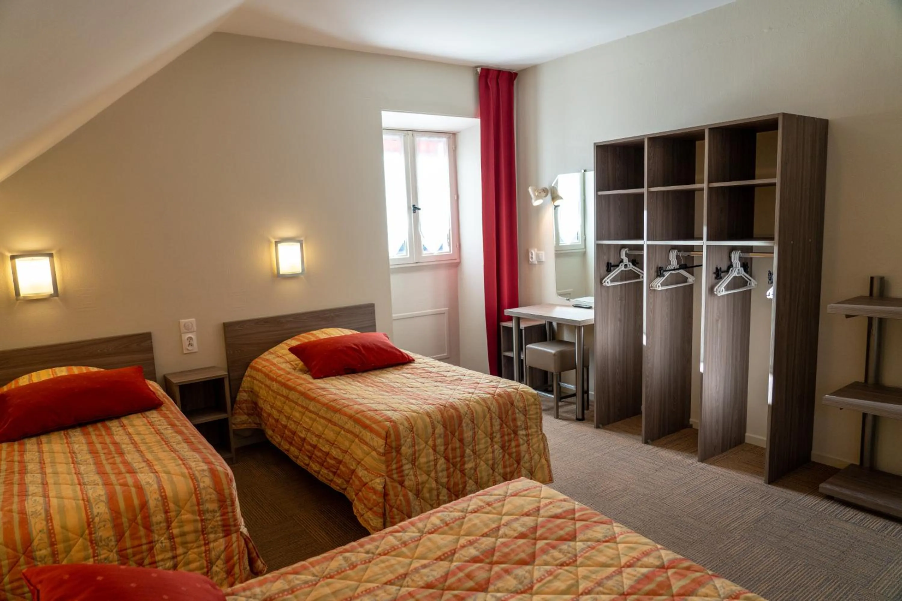 Bed in Au Primerose Hôtel