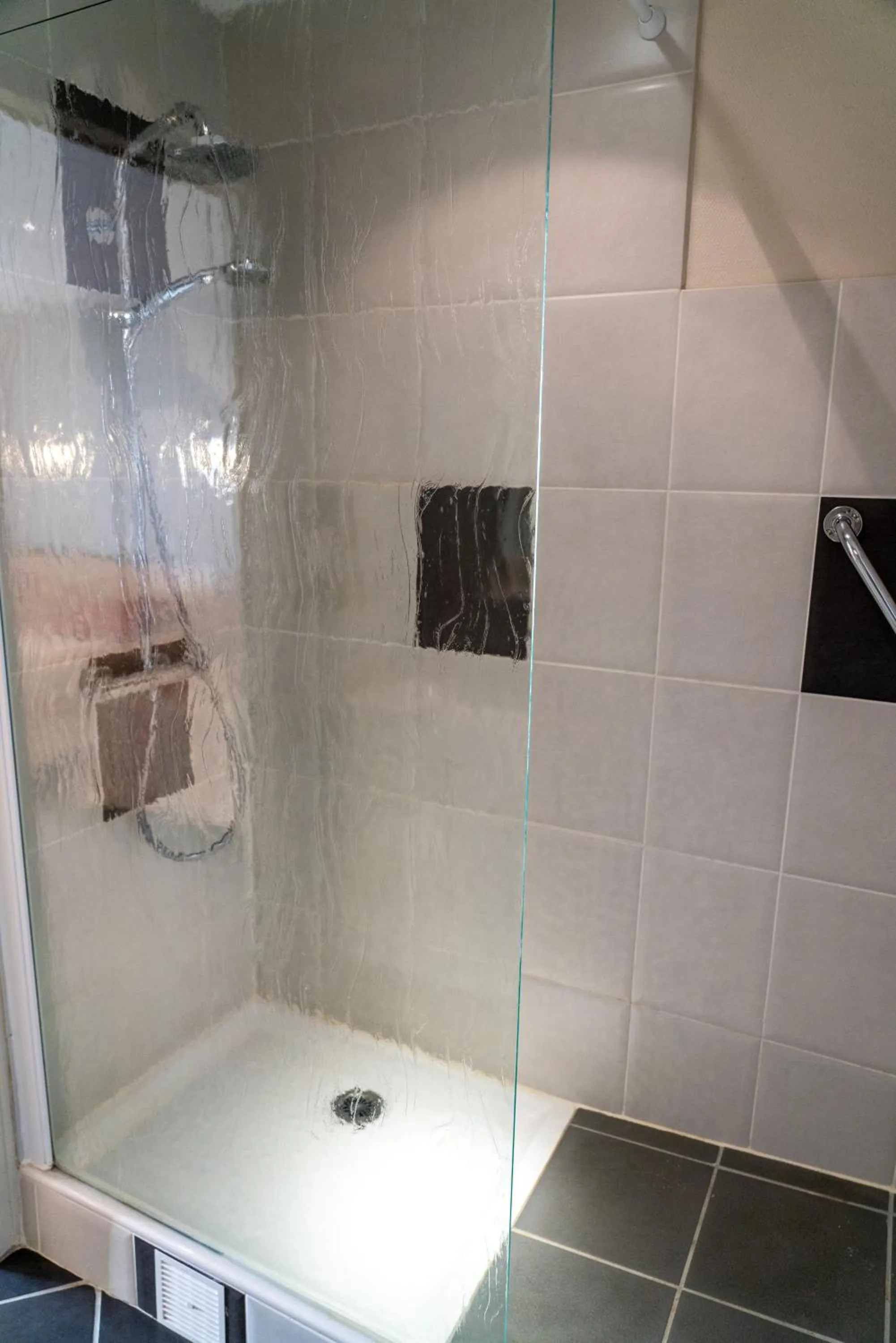 Bathroom in Au Primerose Hôtel