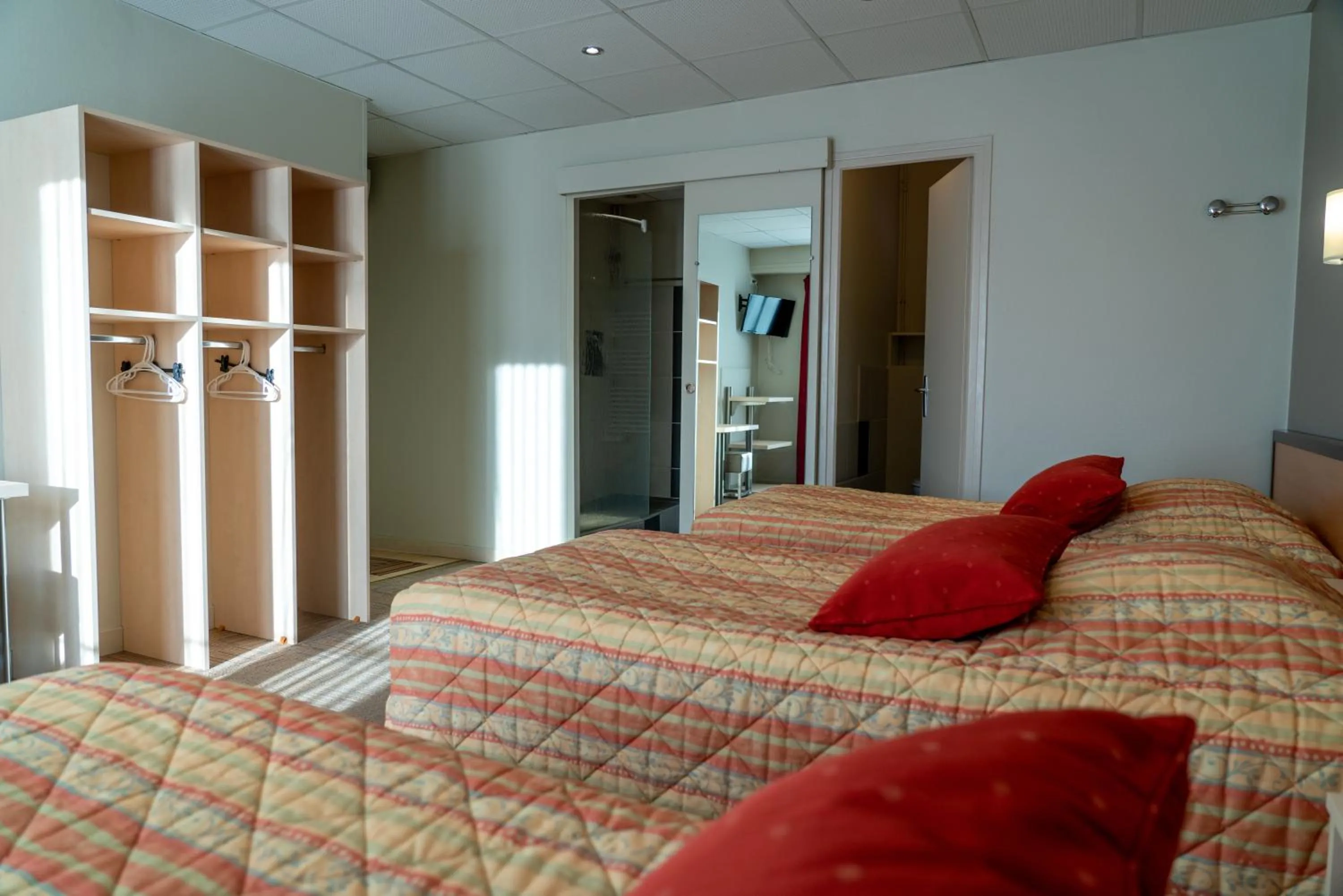 Bed in Au Primerose Hôtel