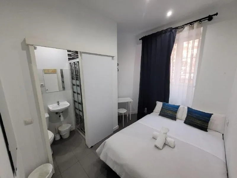 Bed in AYZ Frailes - Auto check-in property