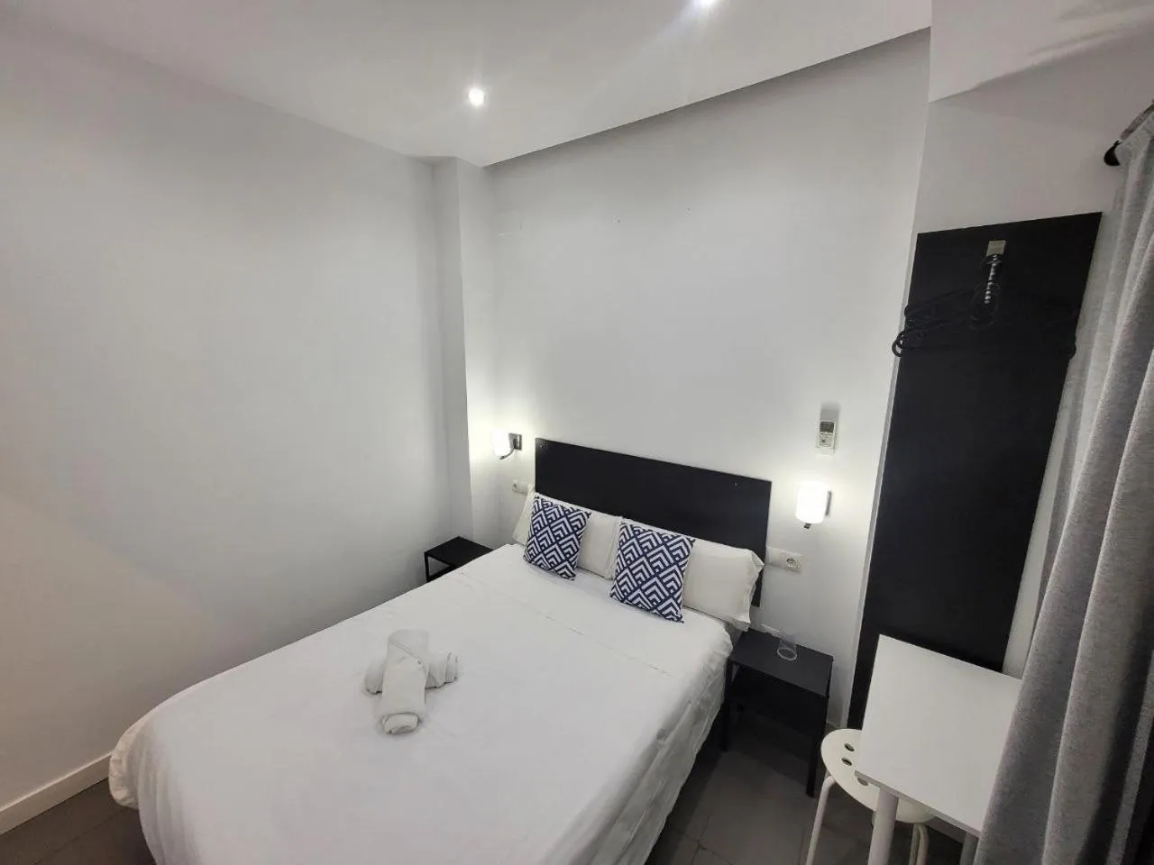 Bed in AYZ Frailes - Auto check-in property