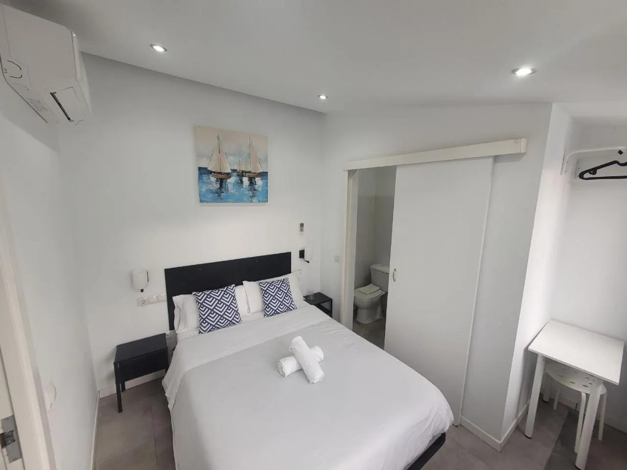 Bed in AYZ Frailes - Auto check-in property