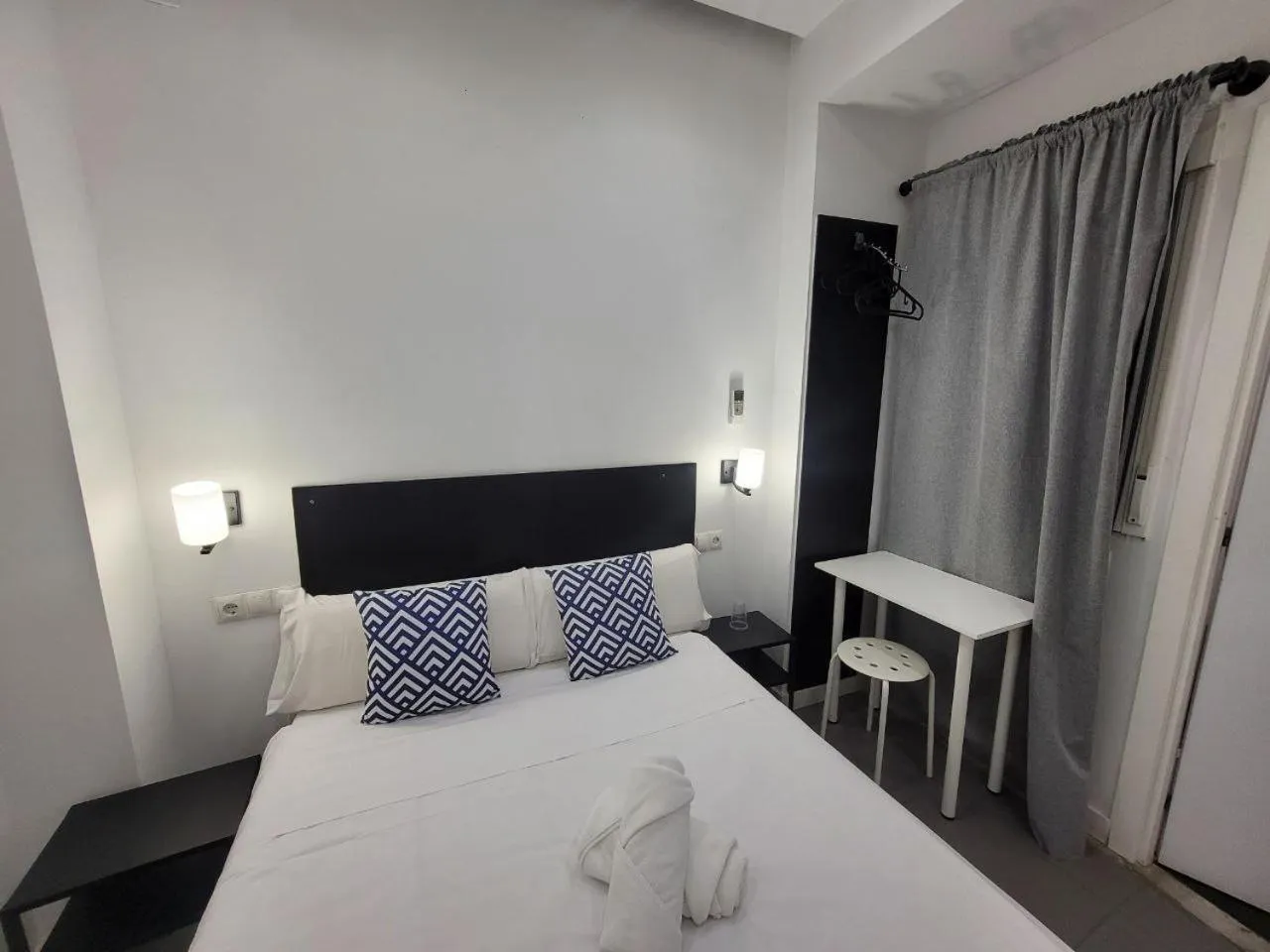 Bed in AYZ Frailes - Auto check-in property