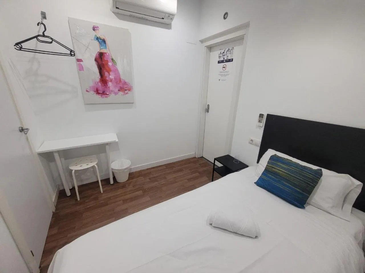 Bed in AYZ Frailes - Auto check-in property