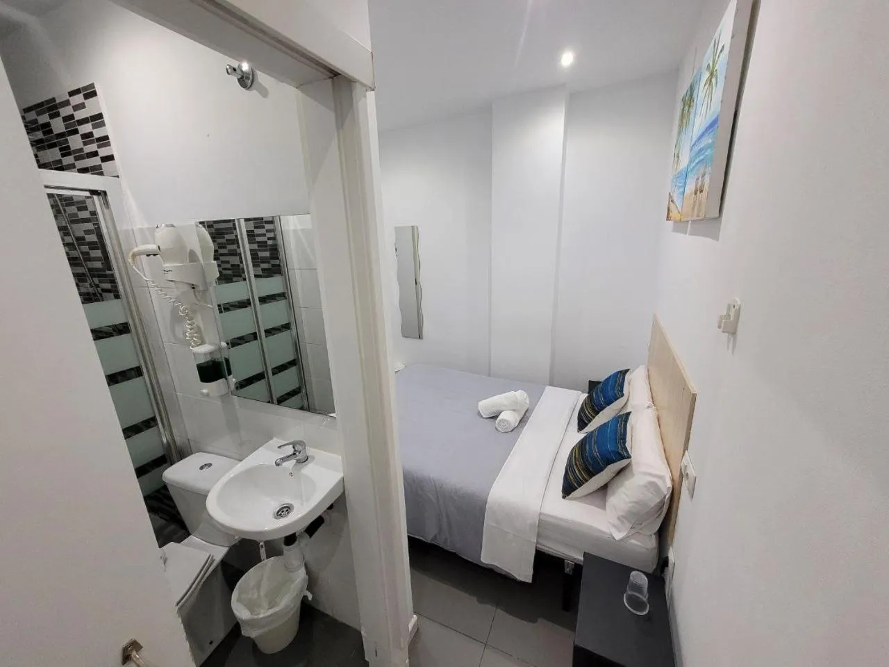 Bed in AYZ Frailes - Auto check-in property