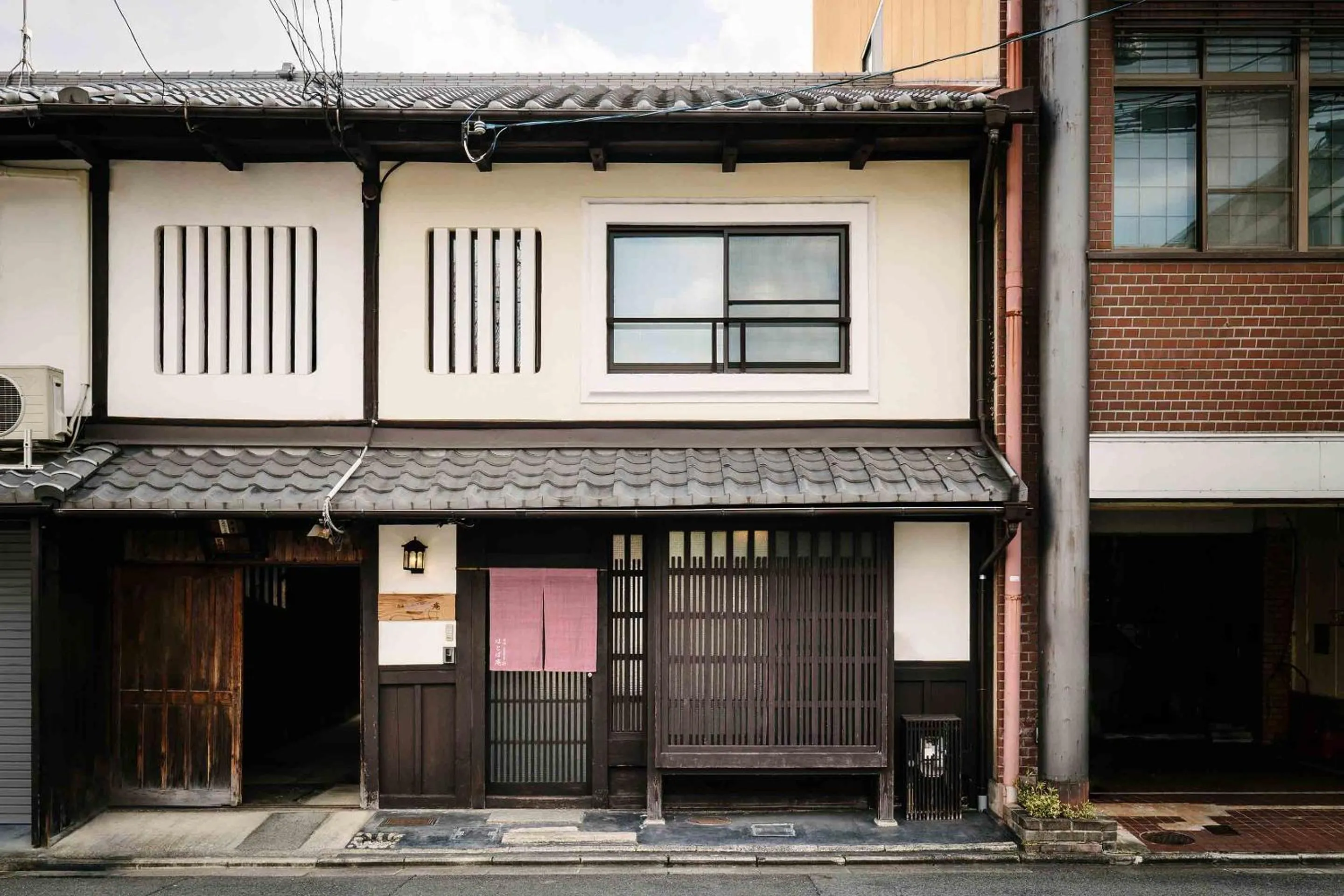 Property building in Hatoba an Machiya House