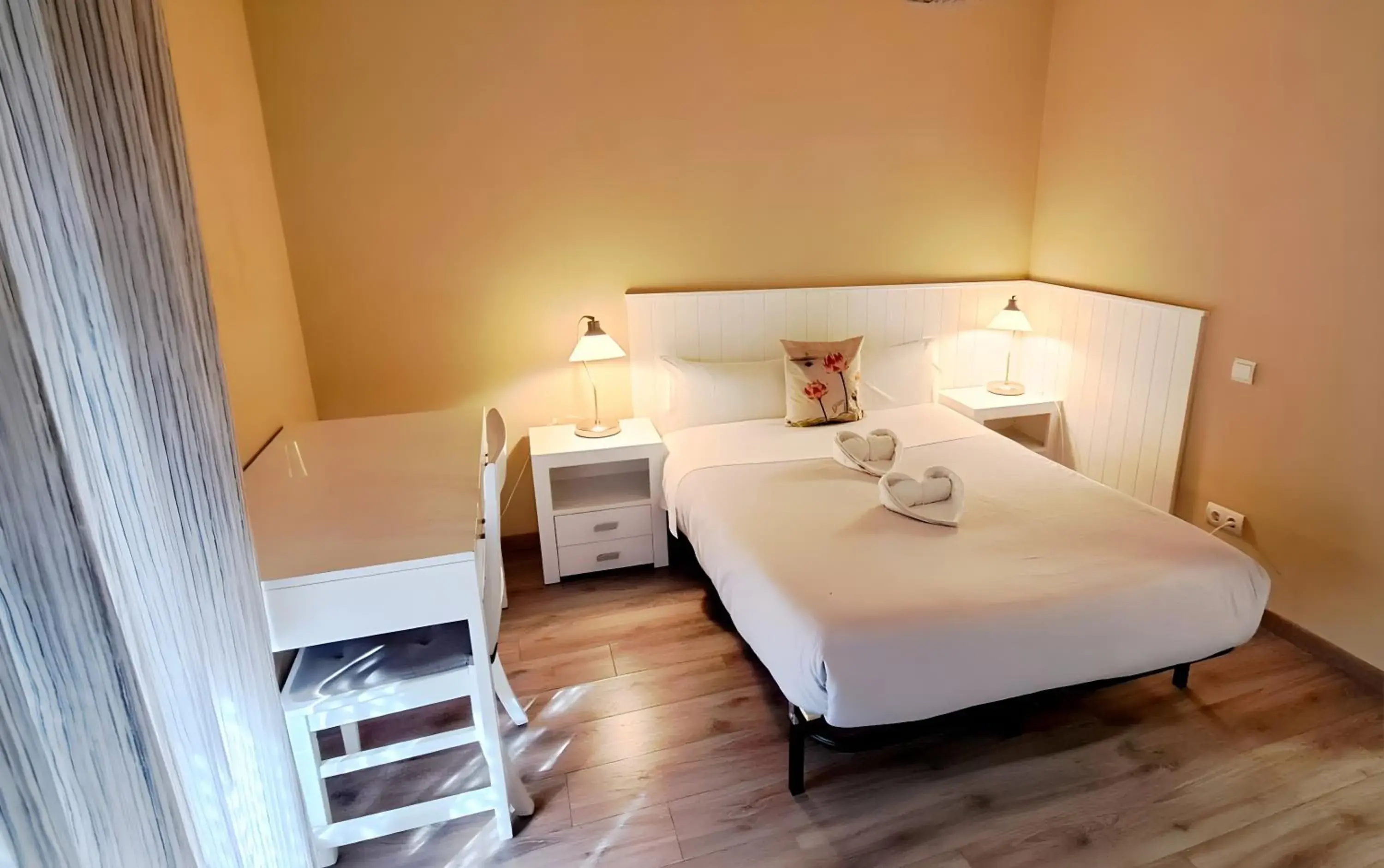 Double Room with Private Bathroom in AYZ Villegas - Auto check-in property Double Room with Private Bathroom in AYZ Villegas - Auto check-in property