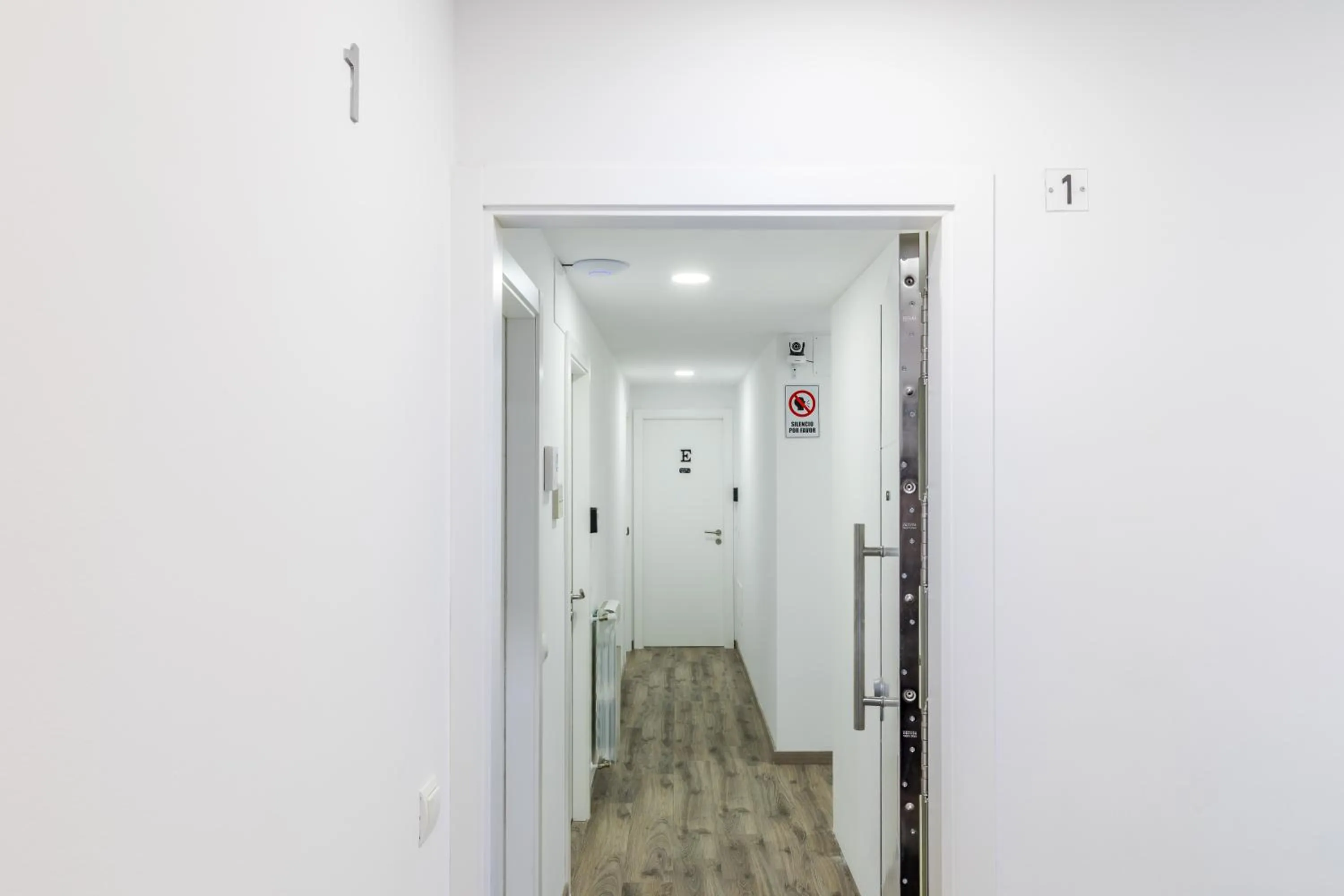 AYZ Villegas - Auto check-in property