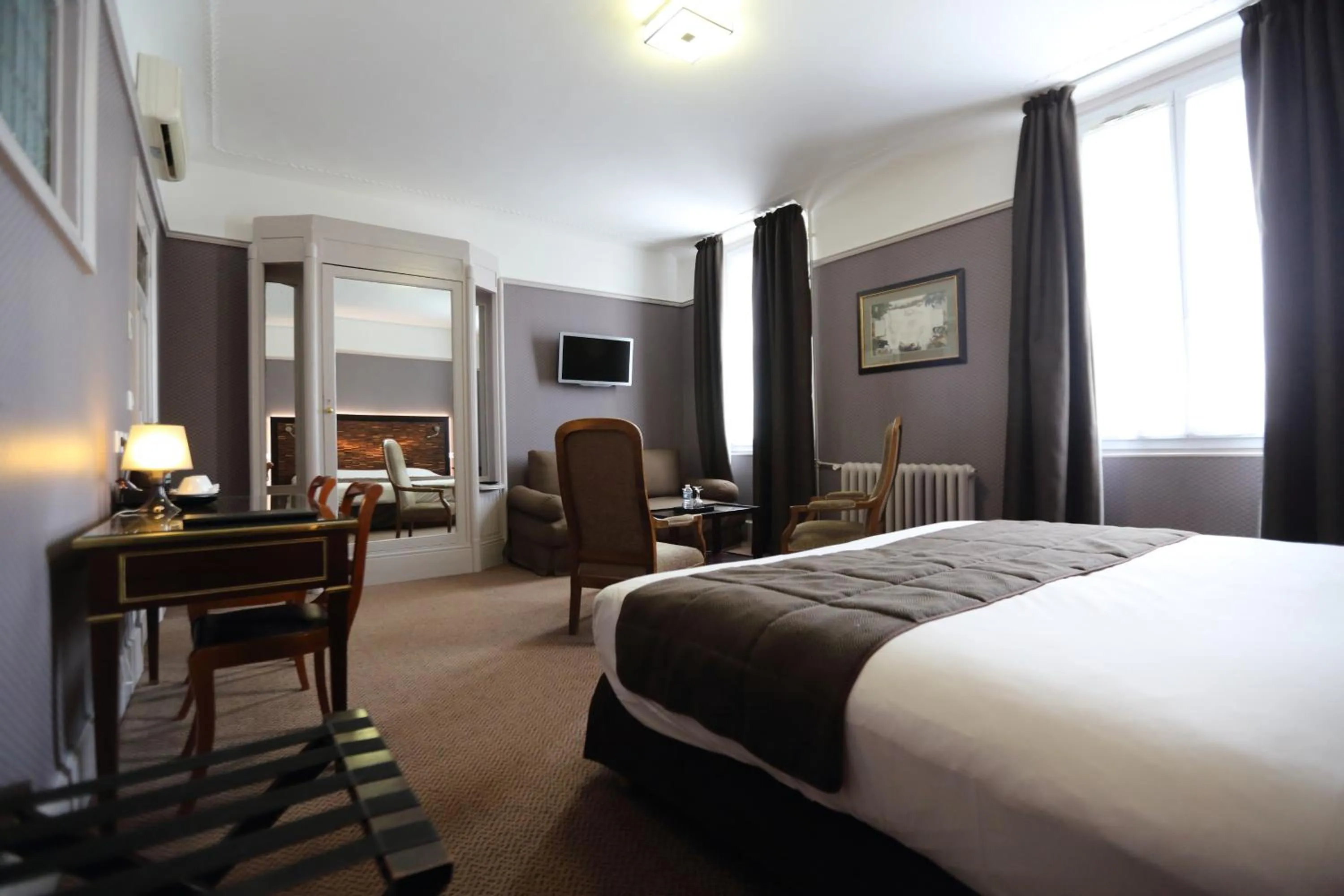 Photo of the whole room, Bed in Le Grand Hotel