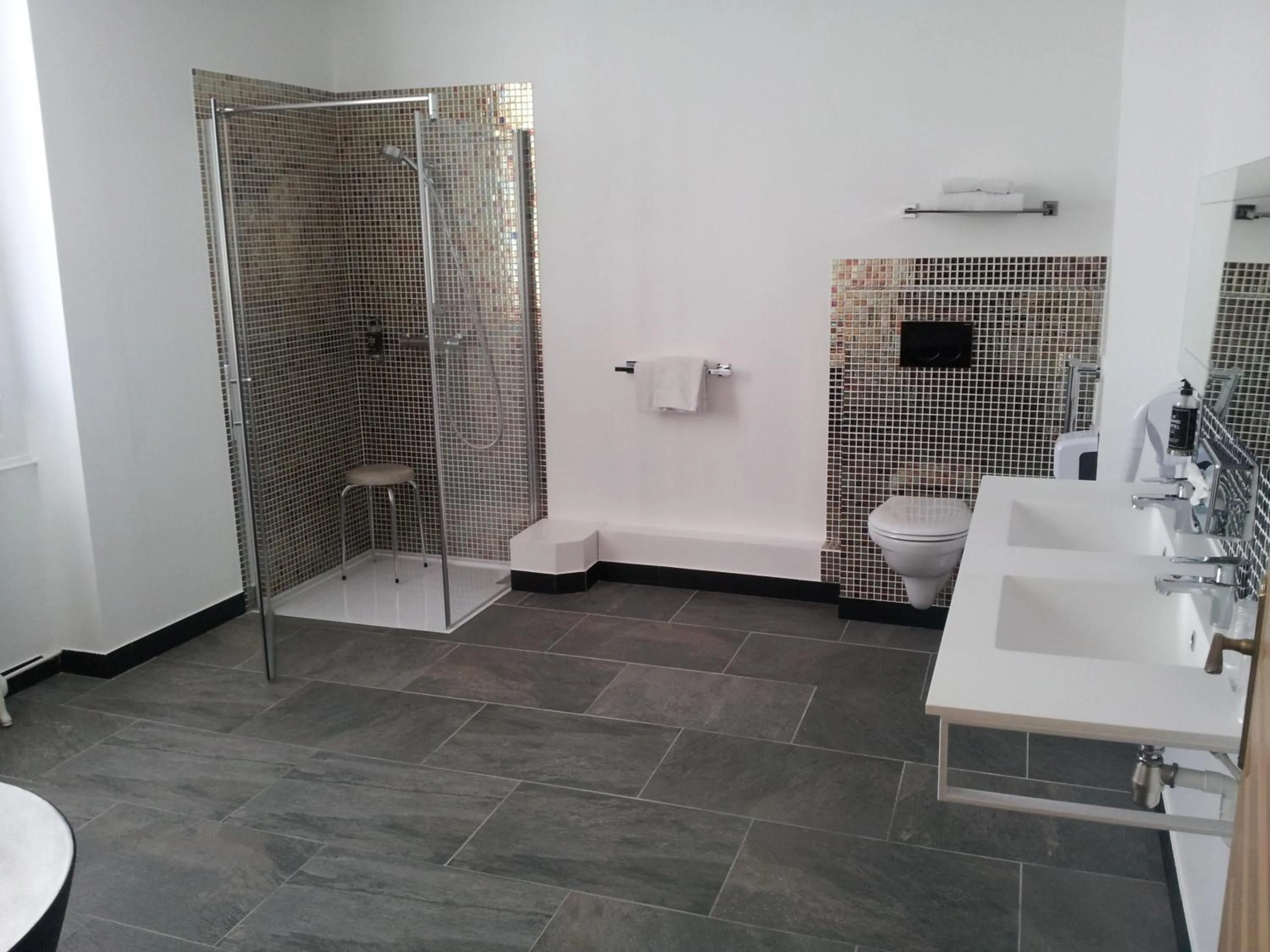 Shower in Le Grand Hotel