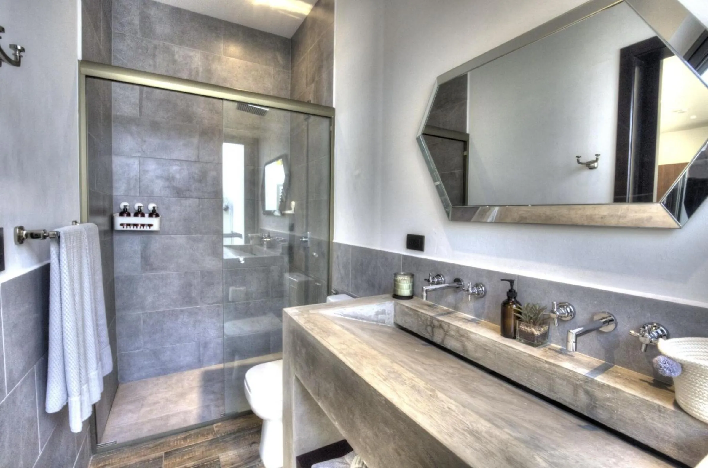 Bathroom in Garten Hotel