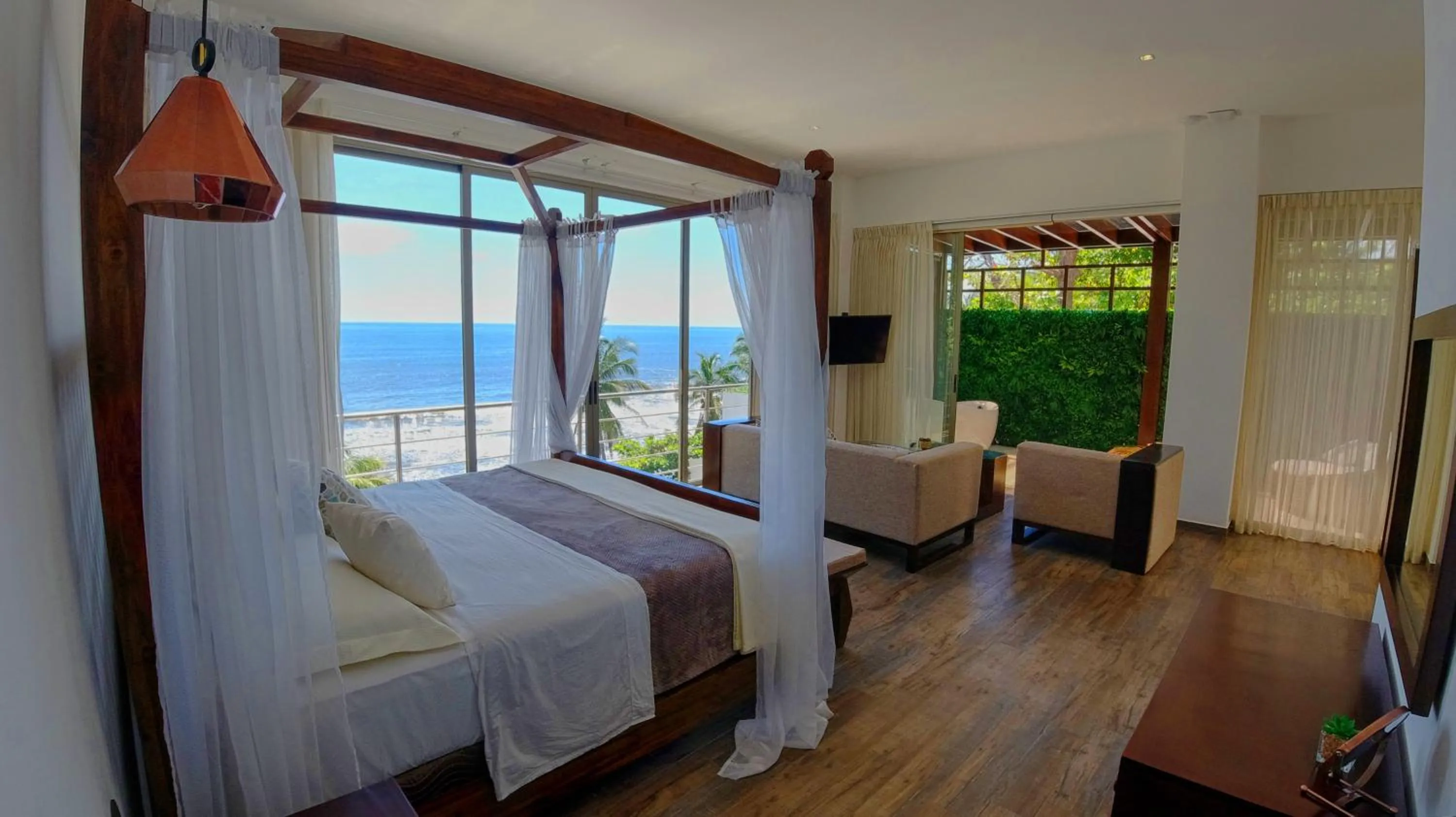 Photo of the whole room, Bed in Garten Hotel