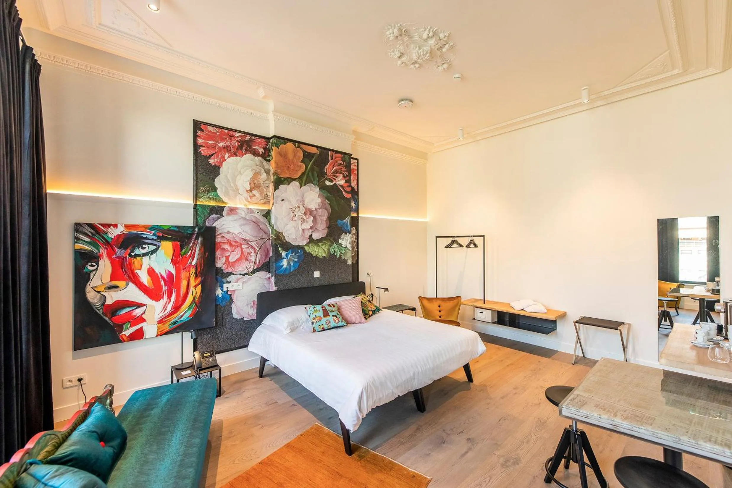 Living room, Bed in BareFoodGIULIA - Inspiration Hotel