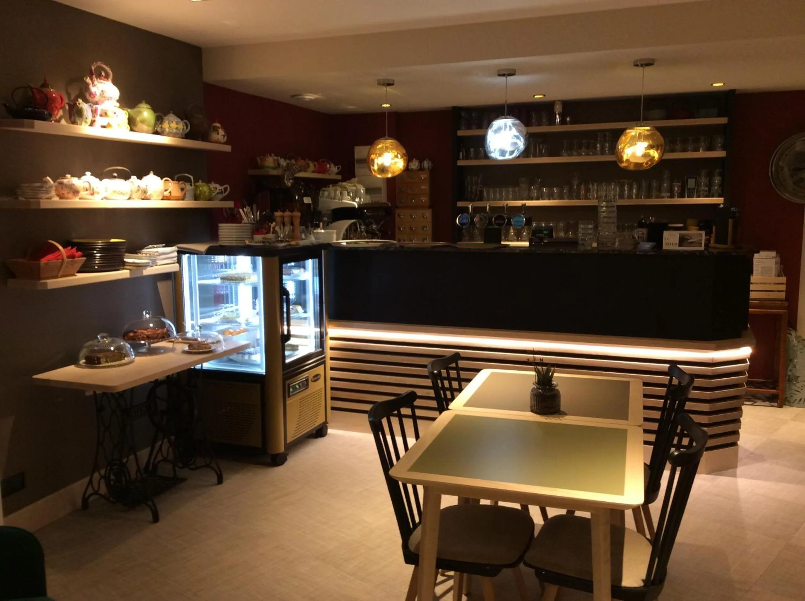 Lounge or bar in CITOTEL La Chaumière Roz-Aven