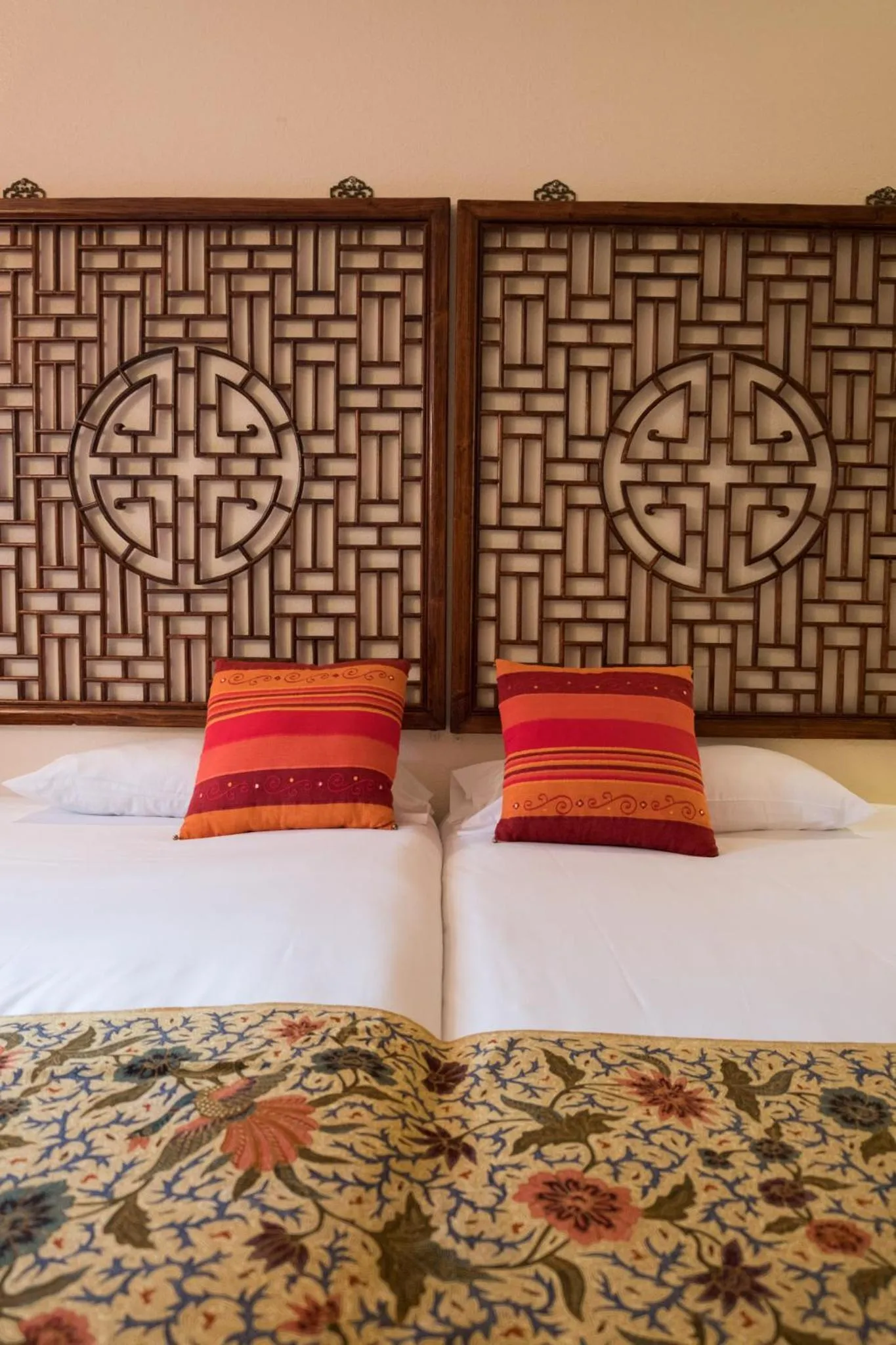 Photo of the whole room, Bed in CITOTEL La Chaumière Roz-Aven