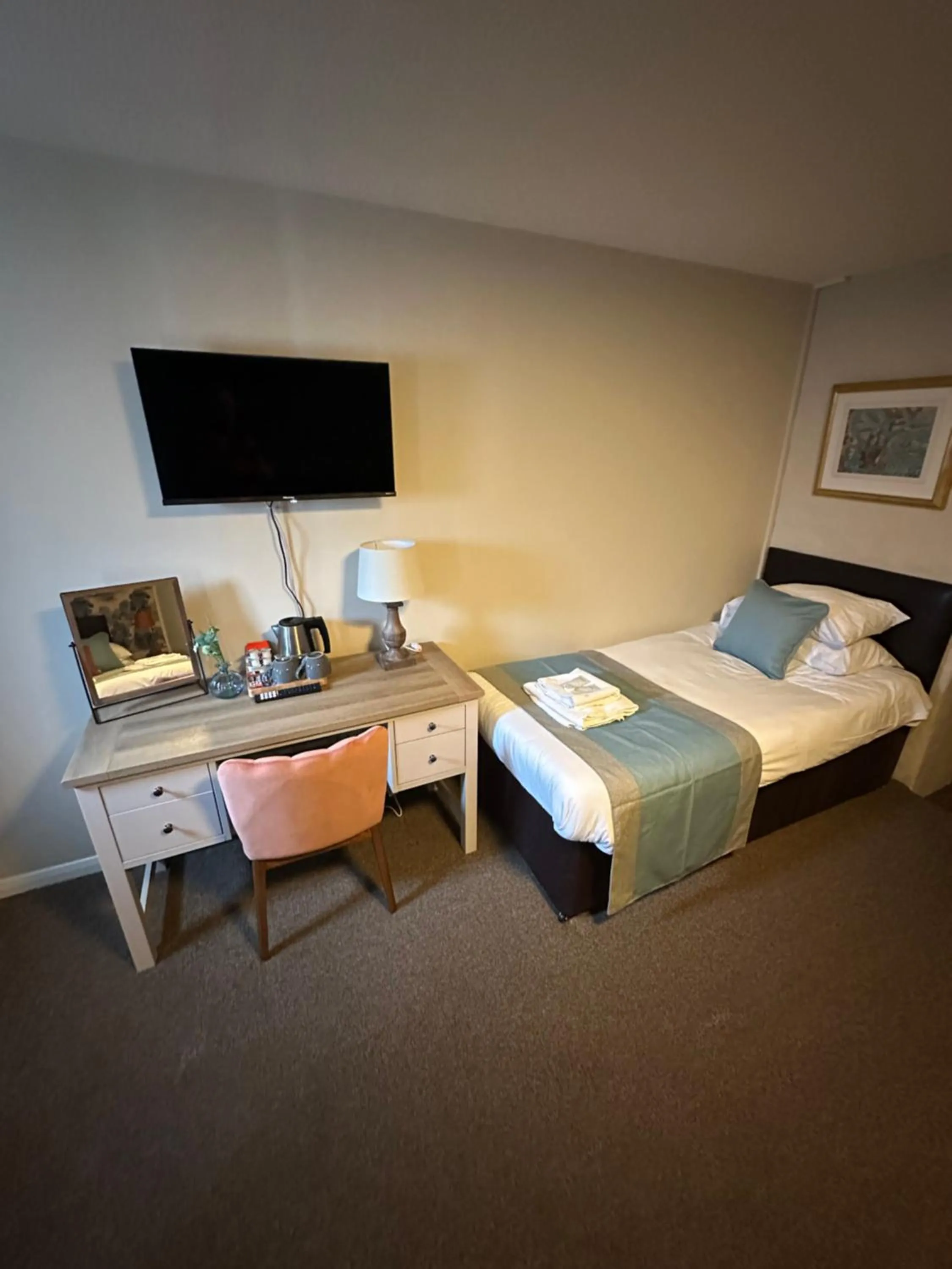 Bed in Old George Hotel