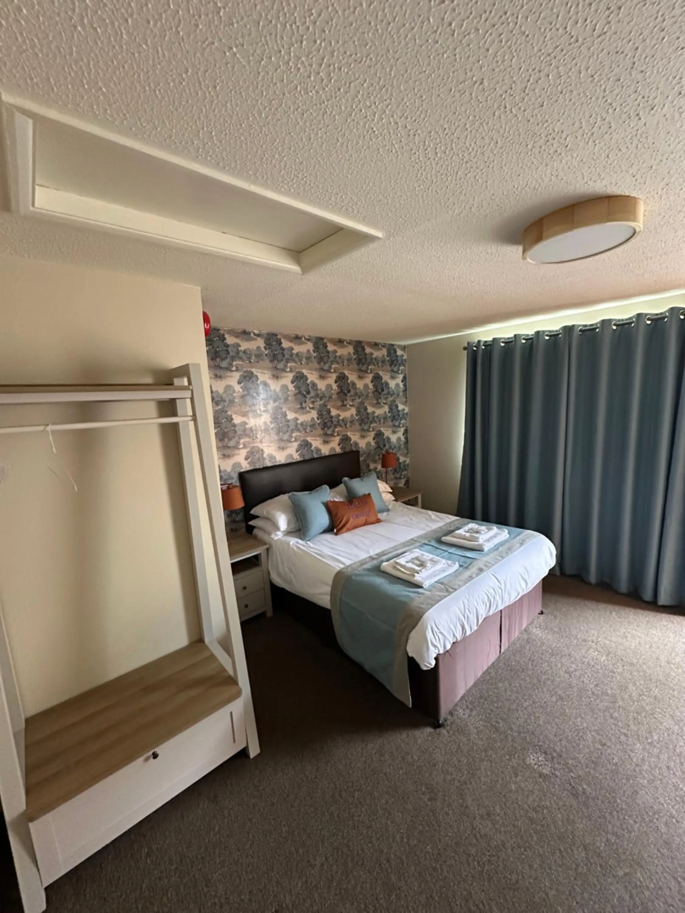 Bed in Old George Hotel