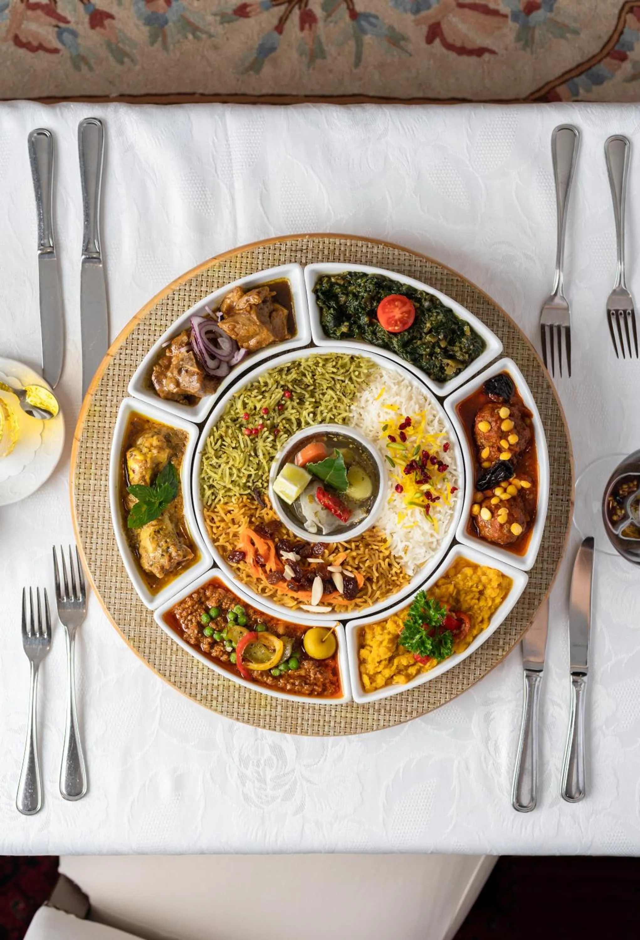 Restaurant/places to eat in Hotel Restaurant Kutchi