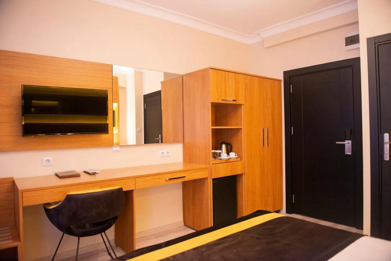 Communal lounge/ TV room in KARAMANS SİRKECİ SUİTES HOTEL