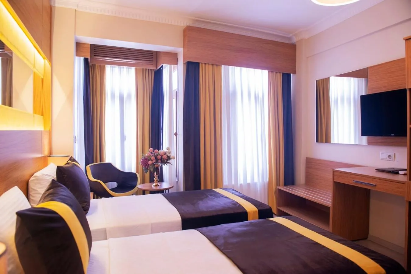 Bed in KARAMANS SİRKECİ SUİTES HOTEL