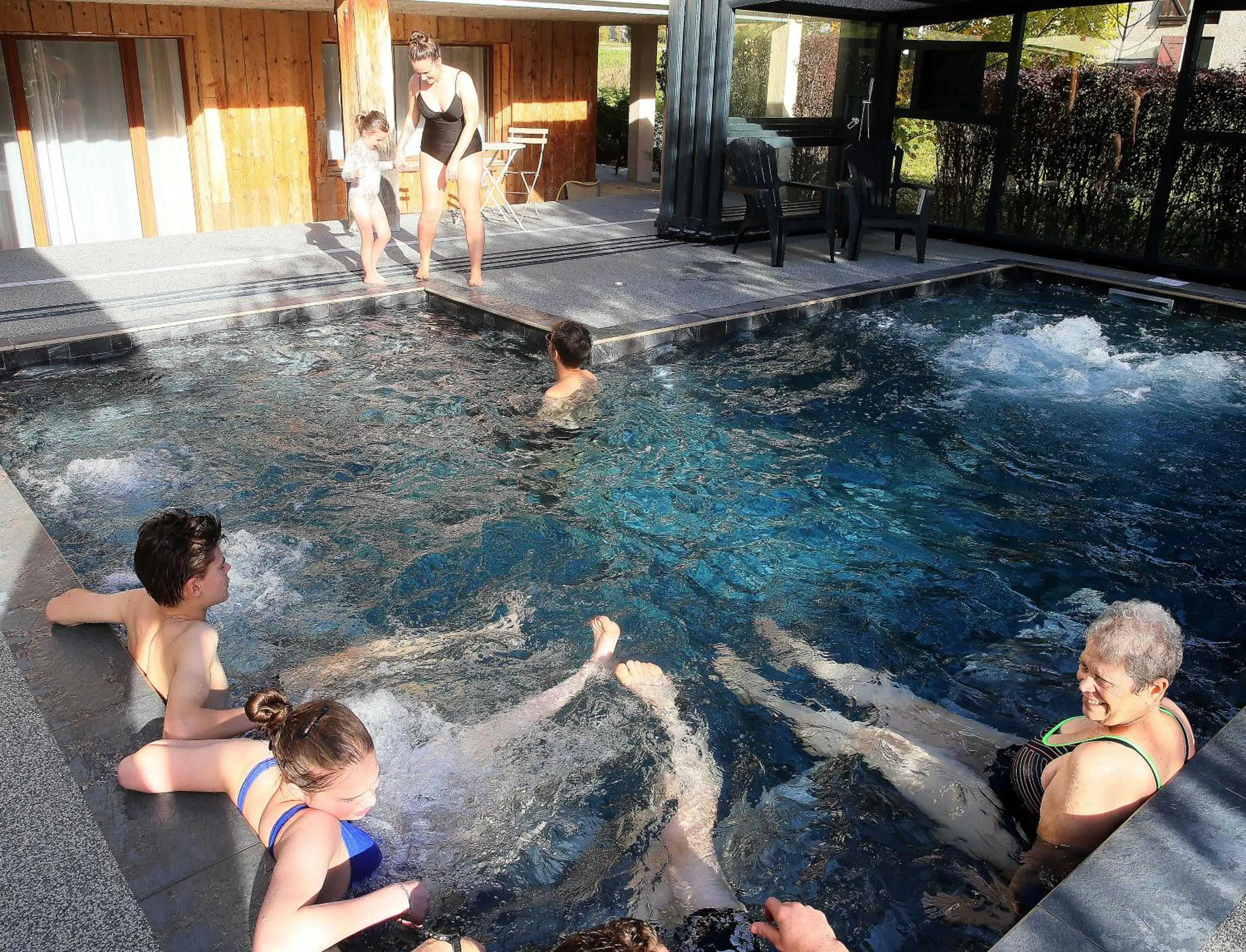 Hot Tub in Hôtel Restaurant La Buffe
