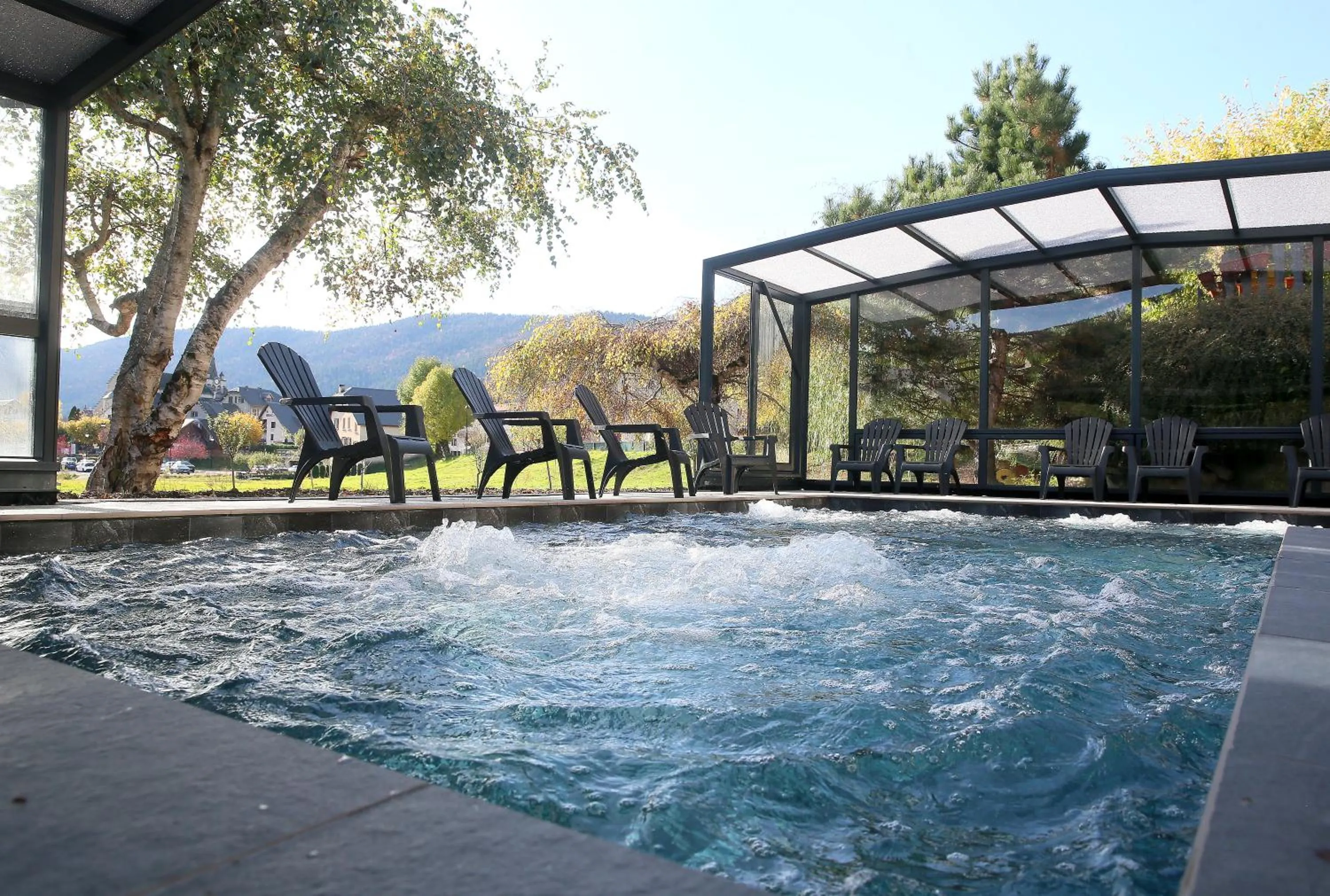 Hot Tub in Hôtel Restaurant La Buffe