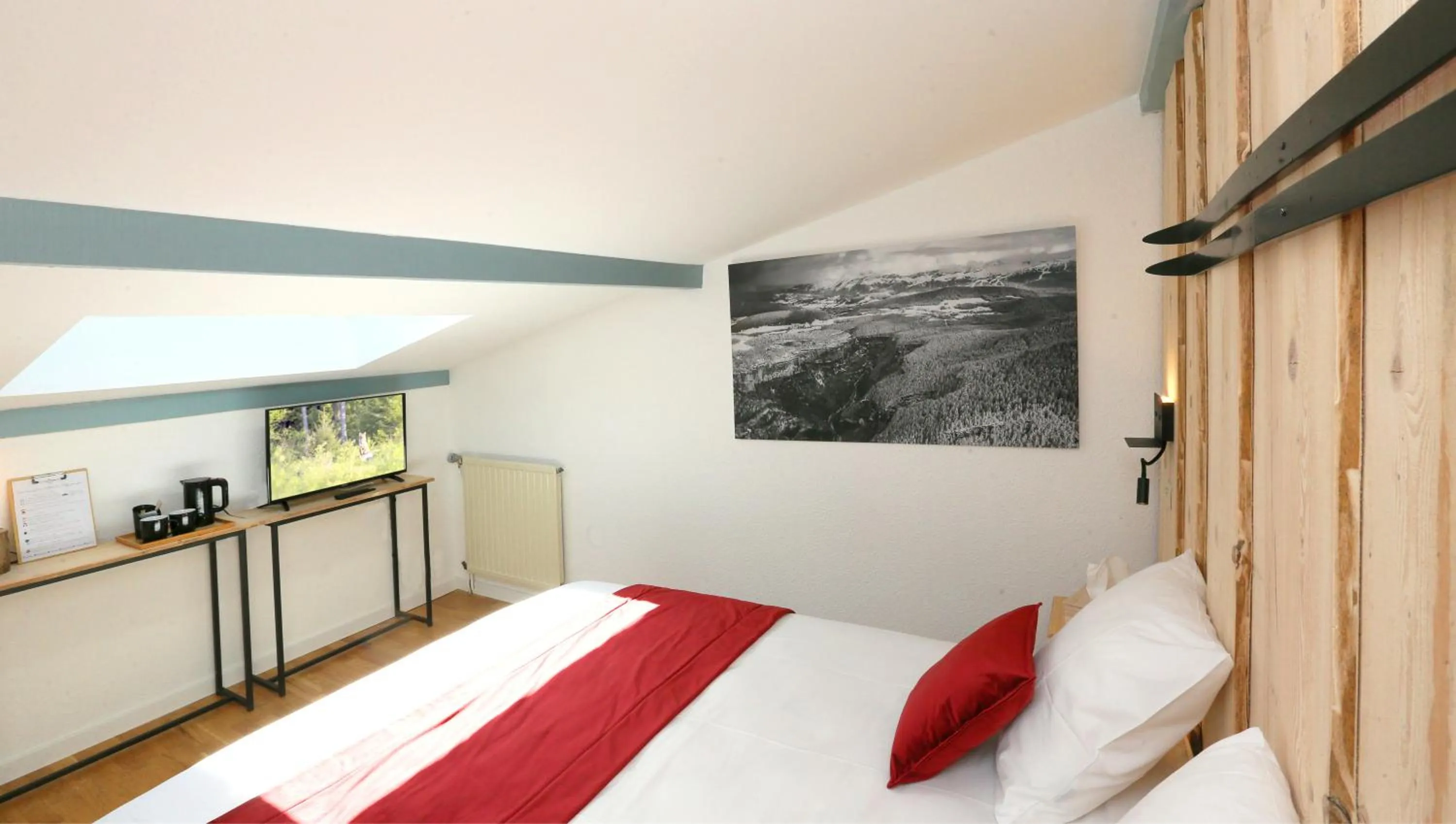 Balcony/Terrace, Bed in Hôtel Restaurant La Buffe