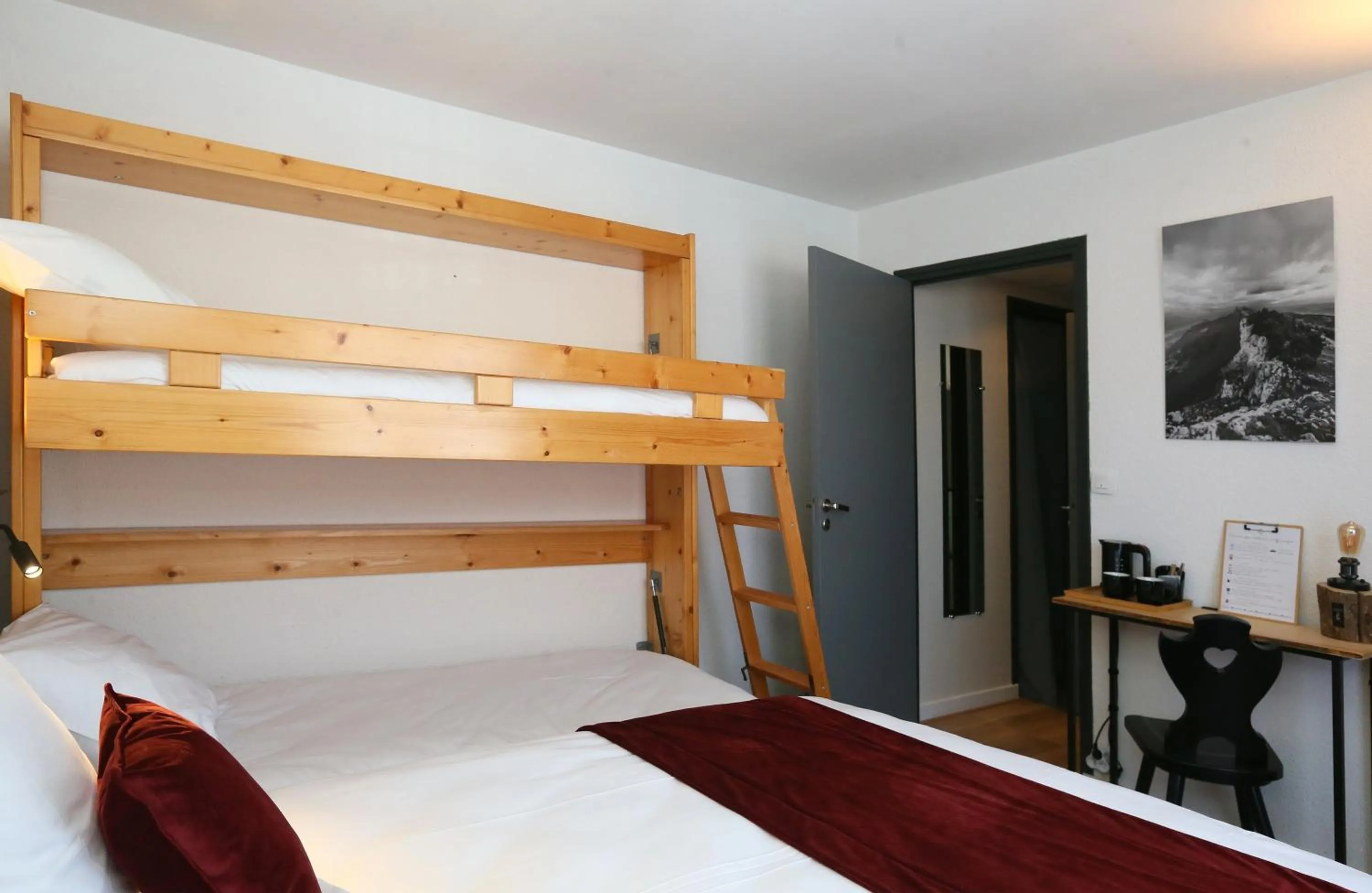 Bed in Hôtel Restaurant La Buffe