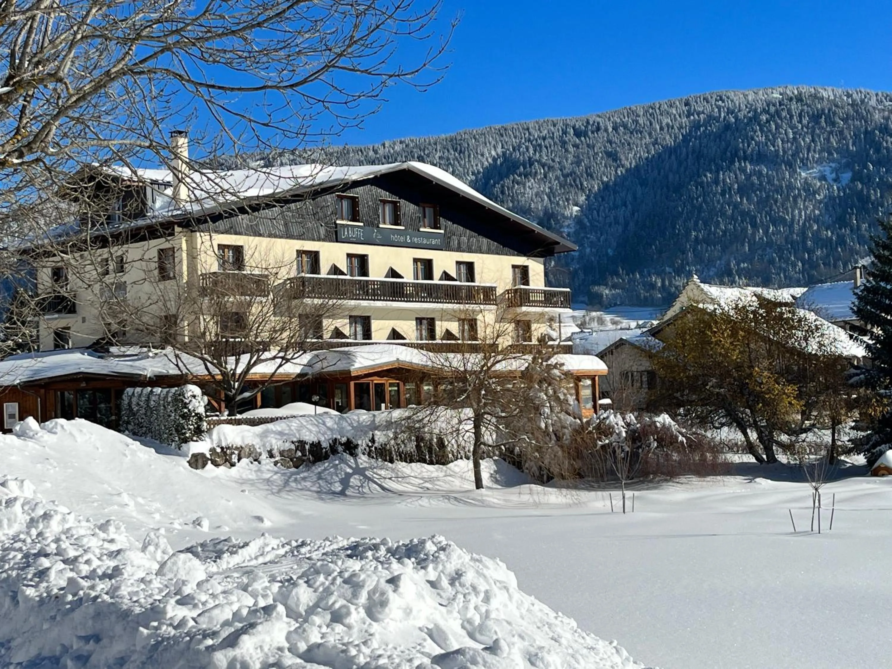 Property building in Hôtel Restaurant La Buffe