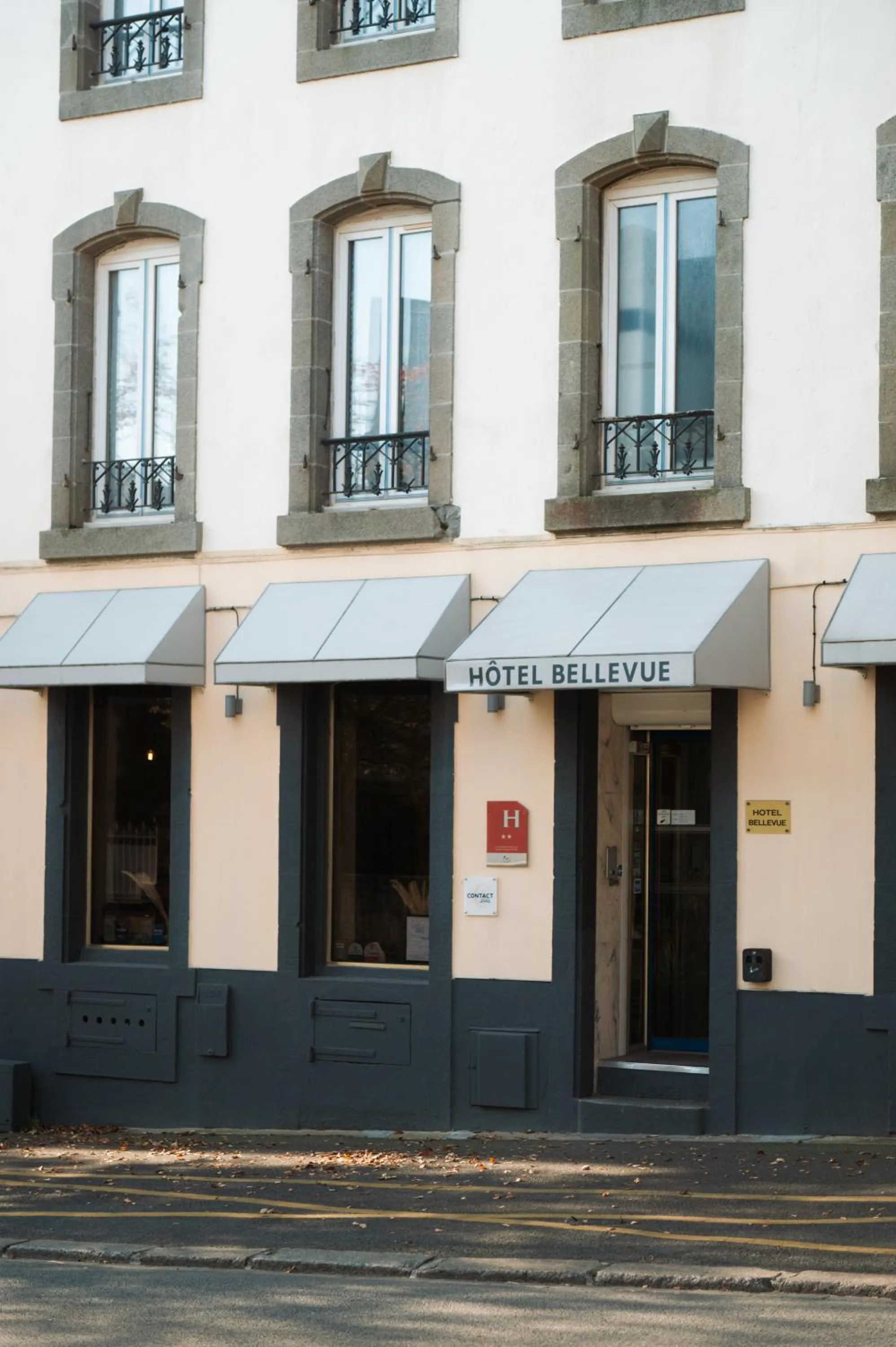 Facade/entrance in Hôtel Bellevue